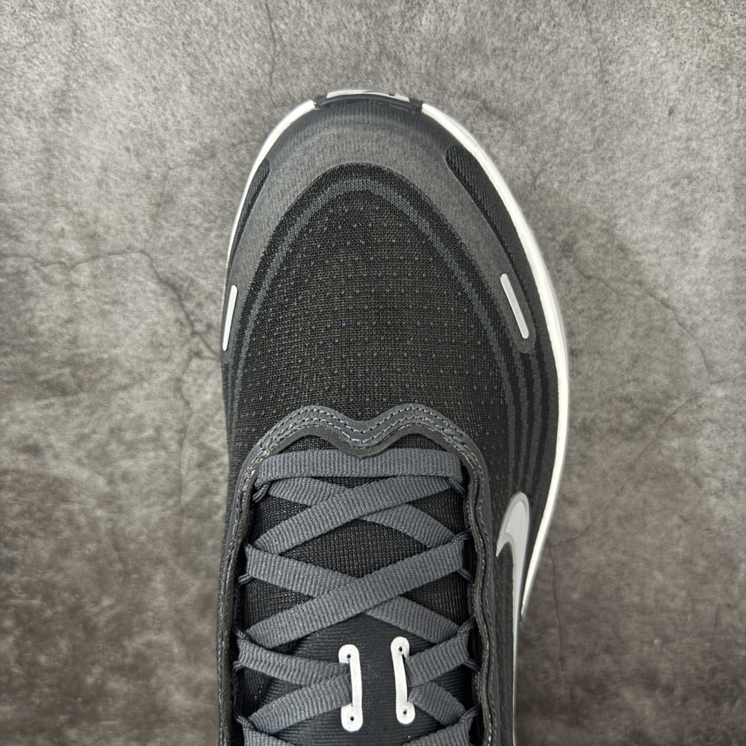 图片[5]-【XE纯原版】Nike Air Zoom Vomero Plus 全新科技运动跑HV8150-008    目前市场最强品质 原版购入开发 鞋面采用硅胶发泡立体印刷 临界ZOOM X泡棉超软弹大底 区别市场一体底 超高质检清洁度 一切材质配件均与原版一致 原楦原纸板开发 匹配原版98%以上 完美弧度版型 原厂鞋标 立体反光鞋盒标 鞋盒防撞海绵 高端玩家必推版本 高价零售必推版本 欢迎对比市面任意版本‼️ 这双鞋简直是时尚与科技的完美融合。 经典黑色鞋面，质感爆棚，搭配超亮眼的银色大勾子，瞬间成为街头焦点。不仅颜值在线，缓震性能更是一绝 不管是日常出街还是慢跑锻炼，都能给双脚极致舒适体验。  码数超全，36- 46 码任你选！别犹豫啦，穿上它，轻松走出潮流范，开启你的时尚运动新旅程！ 码段：36-46-选品中心