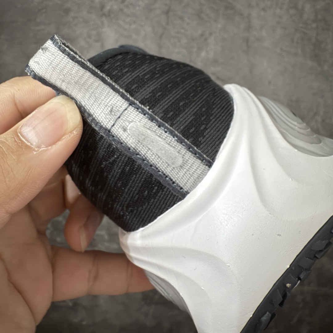 图片[2]-【XE纯原版】Nike Air Zoom Vomero Plus 全新科技运动跑HV8150-008    目前市场最强品质 原版购入开发 鞋面采用硅胶发泡立体印刷 临界ZOOM X泡棉超软弹大底 区别市场一体底 超高质检清洁度 一切材质配件均与原版一致 原楦原纸板开发 匹配原版98%以上 完美弧度版型 原厂鞋标 立体反光鞋盒标 鞋盒防撞海绵 高端玩家必推版本 高价零售必推版本 欢迎对比市面任意版本‼️ 这双鞋简直是时尚与科技的完美融合。 经典黑色鞋面，质感爆棚，搭配超亮眼的银色大勾子，瞬间成为街头焦点。不仅颜值在线，缓震性能更是一绝 不管是日常出街还是慢跑锻炼，都能给双脚极致舒适体验。  码数超全，36- 46 码任你选！别犹豫啦，穿上它，轻松走出潮流范，开启你的时尚运动新旅程！ 码段：36-46-选品中心