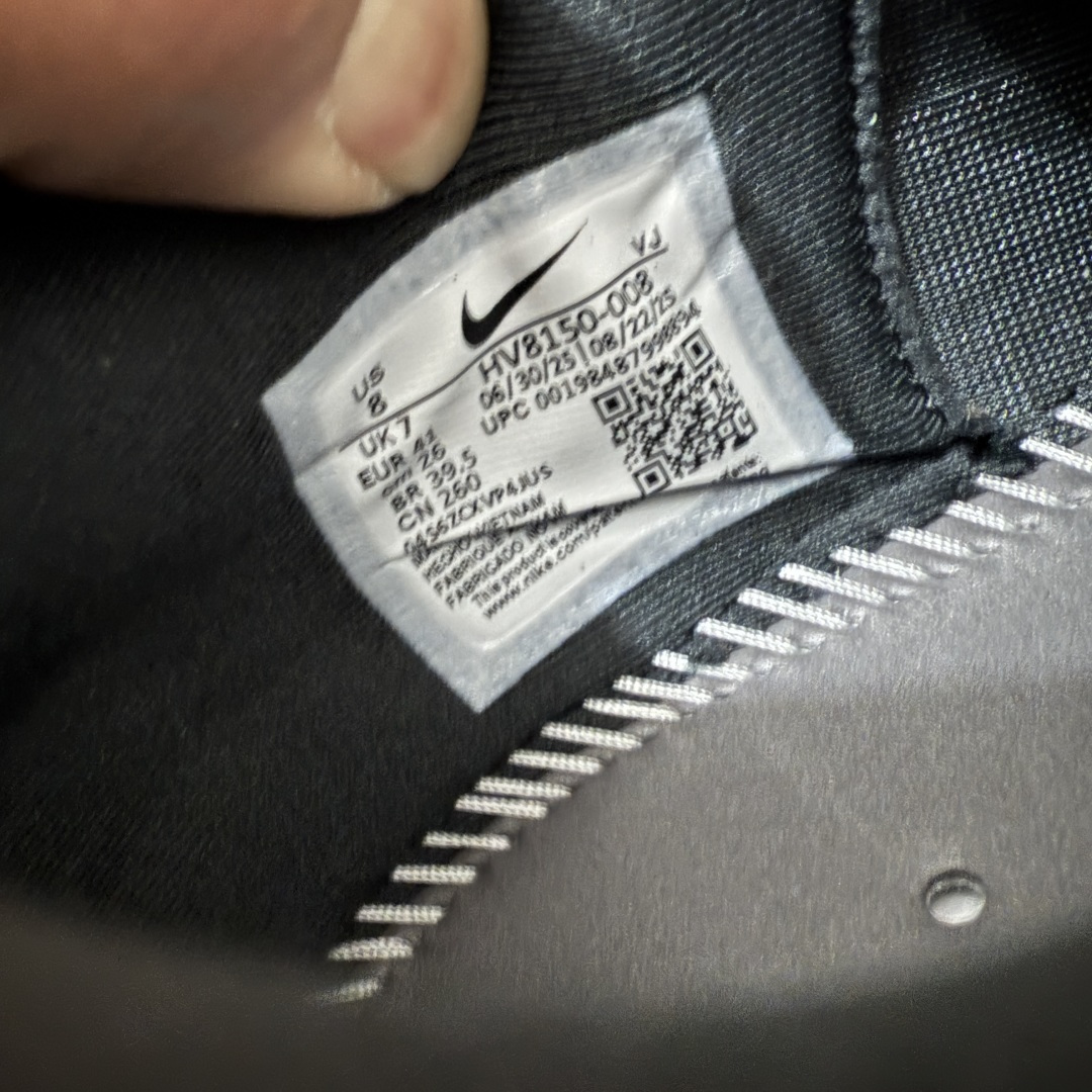 图片[9]-【XE纯原版】Nike Air Zoom Vomero Plus 全新科技运动跑HV8150-008    目前市场最强品质 原版购入开发 鞋面采用硅胶发泡立体印刷 临界ZOOM X泡棉超软弹大底 区别市场一体底 超高质检清洁度 一切材质配件均与原版一致 原楦原纸板开发 匹配原版98%以上 完美弧度版型 原厂鞋标 立体反光鞋盒标 鞋盒防撞海绵 高端玩家必推版本 高价零售必推版本 欢迎对比市面任意版本‼️ 这双鞋简直是时尚与科技的完美融合。 经典黑色鞋面，质感爆棚，搭配超亮眼的银色大勾子，瞬间成为街头焦点。不仅颜值在线，缓震性能更是一绝 不管是日常出街还是慢跑锻炼，都能给双脚极致舒适体验。  码数超全，36- 46 码任你选！别犹豫啦，穿上它，轻松走出潮流范，开启你的时尚运动新旅程！ 码段：36-46-选品中心