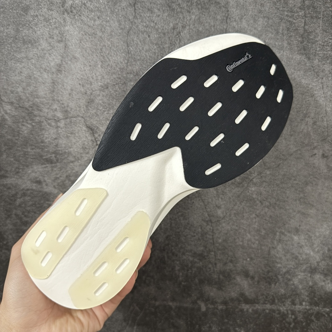 图片[9]-【XE版本】Adidas Adizero EVO SL 马拉松竞速专业跑鞋 市场最强版出货 原材料 内置碳板 原厂网纱潮流 超临界发泡大底 脚感软弹度与原版几乎无差别 细节目前市场最接近原版品质 外贸专供 最大做到48码 此款针织网面非常轻薄 纤维间的缝隙很大 可以保证跑步时的透气、排汗效果 鞋舌直接与两侧的内衬和鞋底连接在一起 在跑步过程中不会被鞋舌的左右移动所困扰 在标准鞋带孔的基础上再拓宽一组鞋带孔 适合不同脚型的需求 突破性 EnergyRods 技术，有助于跑者实现更好的成绩 中底独特的LIGHTSTRIKE PRO泡棉材质 微弹感觉在跑步过程中给予了良好的支撑体验 对于顶级精英和高水平进阶跑者来说 ADIOS PRO是一双值得信赖的竞速比赛用鞋 货号：JS1182 尺码：36-48-选品中心