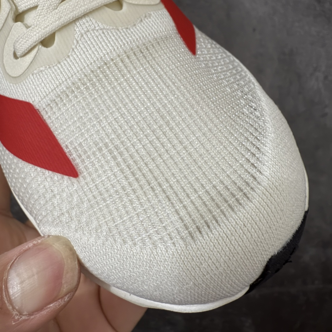 图片[6]-【XE版本】Adidas Adizero EVO SL 马拉松竞速专业跑鞋 市场最强版出货 原材料 内置碳板 原厂网纱潮流 超临界发泡大底 脚感软弹度与原版几乎无差别 细节目前市场最接近原版品质 外贸专供 最大做到48码 此款针织网面非常轻薄 纤维间的缝隙很大 可以保证跑步时的透气、排汗效果 鞋舌直接与两侧的内衬和鞋底连接在一起 在跑步过程中不会被鞋舌的左右移动所困扰 在标准鞋带孔的基础上再拓宽一组鞋带孔 适合不同脚型的需求 突破性 EnergyRods 技术，有助于跑者实现更好的成绩 中底独特的LIGHTSTRIKE PRO泡棉材质 微弹感觉在跑步过程中给予了良好的支撑体验 对于顶级精英和高水平进阶跑者来说 ADIOS PRO是一双值得信赖的竞速比赛用鞋 货号：JS1182 尺码：36-48-选品中心