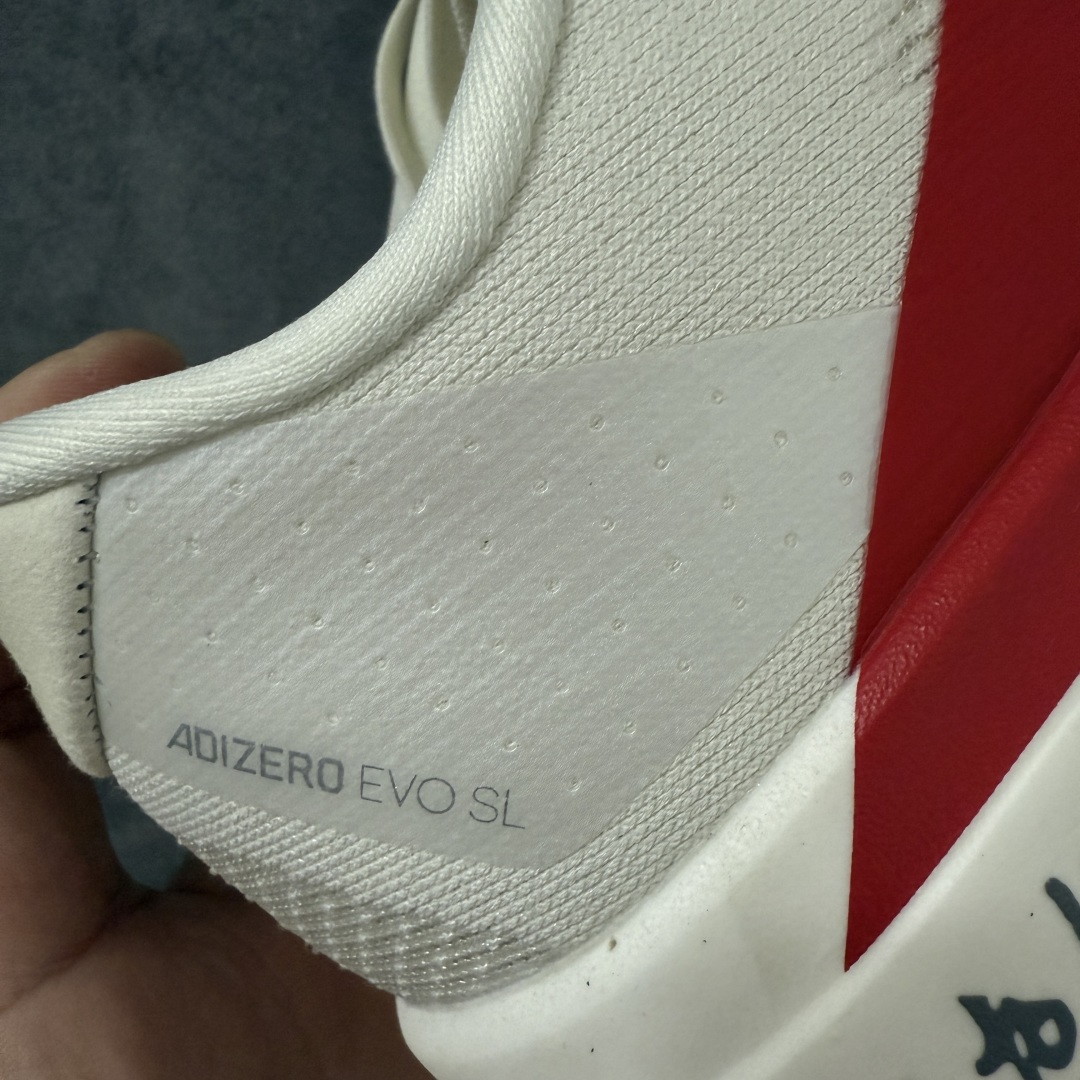 图片[4]-【XE版本】Adidas Adizero EVO SL 马拉松竞速专业跑鞋 市场最强版出货 原材料 内置碳板 原厂网纱潮流 超临界发泡大底 脚感软弹度与原版几乎无差别 细节目前市场最接近原版品质 外贸专供 最大做到48码 此款针织网面非常轻薄 纤维间的缝隙很大 可以保证跑步时的透气、排汗效果 鞋舌直接与两侧的内衬和鞋底连接在一起 在跑步过程中不会被鞋舌的左右移动所困扰 在标准鞋带孔的基础上再拓宽一组鞋带孔 适合不同脚型的需求 突破性 EnergyRods 技术，有助于跑者实现更好的成绩 中底独特的LIGHTSTRIKE PRO泡棉材质 微弹感觉在跑步过程中给予了良好的支撑体验 对于顶级精英和高水平进阶跑者来说 ADIOS PRO是一双值得信赖的竞速比赛用鞋 货号：JS1182 尺码：36-48-选品中心