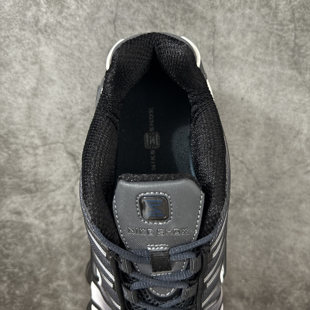 图片[8]-【Max纯原版】原版开发 Nike Shox TL系列 灰黑色 IH1336-002 NK Shox TL系列 复古舒适百搭防滑耐磨低邦柱形气垫休闲跑步鞋 鞋面采用了轻质化的材料打造，搭载鞋带系带系统以及鞋舌部分的特殊控制模块，科技感十足；采用透气纺织品和网眼鞋面与标志性的Nike Shox技术，同时提供更轻盈的感觉和大胆的外观；鞋身大面积采用织物与皮革材质拼接设计，搭配Dri-FITz透气网面，透气性拉满不闷脚。中底前掌搭载Air Max科技，后掌配置Shoxy缓震气柱，前掌气垫提供灵敏回弹，中底的气柱设计也很加分，外观上科技感十足；设计彰显个性，复古造型适配多种穿搭风格。 尺码：39 40 40.5 41 42 42.5 43 44 44.5 45 45.5 46 46.5 47.5-选品中心