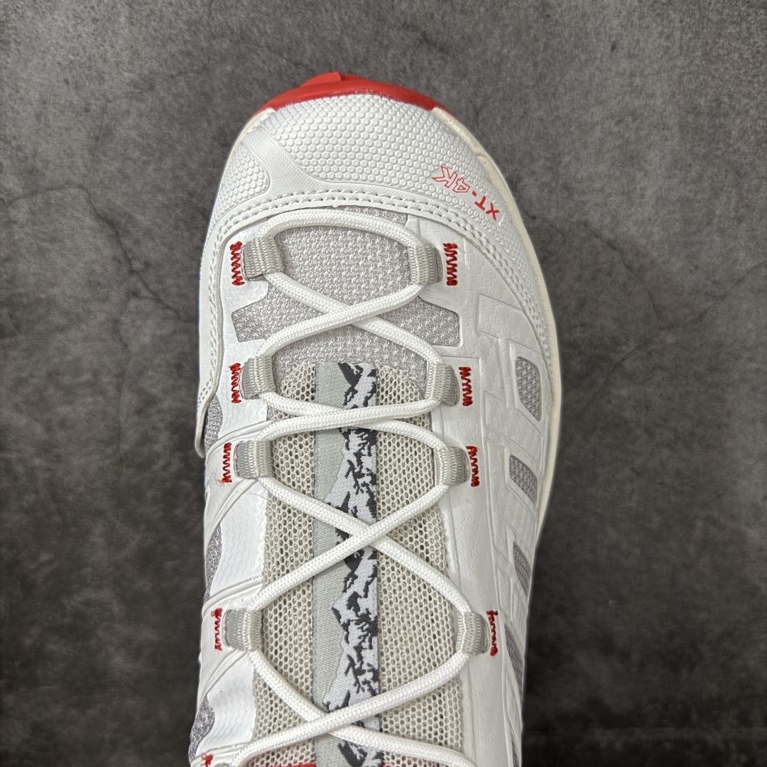 图片[5]-【纯原版】Salomon XT-4K Kith 萨洛蒙系列低帮城市越野机能透气休闲运动鞋 477718 鞋舌处附有迷你网眼袋收纳鞋绳以及下方的多色 Logo 标签 接着搭载奶油色 ACS 技术中底以及金色 TPU 塑料部件提升鞋款耐用性 中底与鞋面之间饰有海蓝色条状细节有效增添鞋款层次 最后应用黑色 Contragrip Chevron 外底完成鞋款设计 这次配色颇为高调 两款配色均以绚丽的渐变设计呈现 一款以粉紫渐变主打 另一款以黄绿渐变呈现 视觉效果相当吸睛 鞋面的使用玻璃纤维覆盖物加固 并通过细绳扣系带系统进行锁定 Salomon 的品牌logo 出现在脚后跟和前掌部位 中底虽然偏薄 但非常耐用 与模压塑料ACS 框架以及致密AC2 Muscle 鞋底单元结合 能够提供出色的支撑力和缓冲性 尺码：36 36.5 37.5 38 38.5 39 40 40.5 41 42 42.5 43 44 44.5 45-选品中心