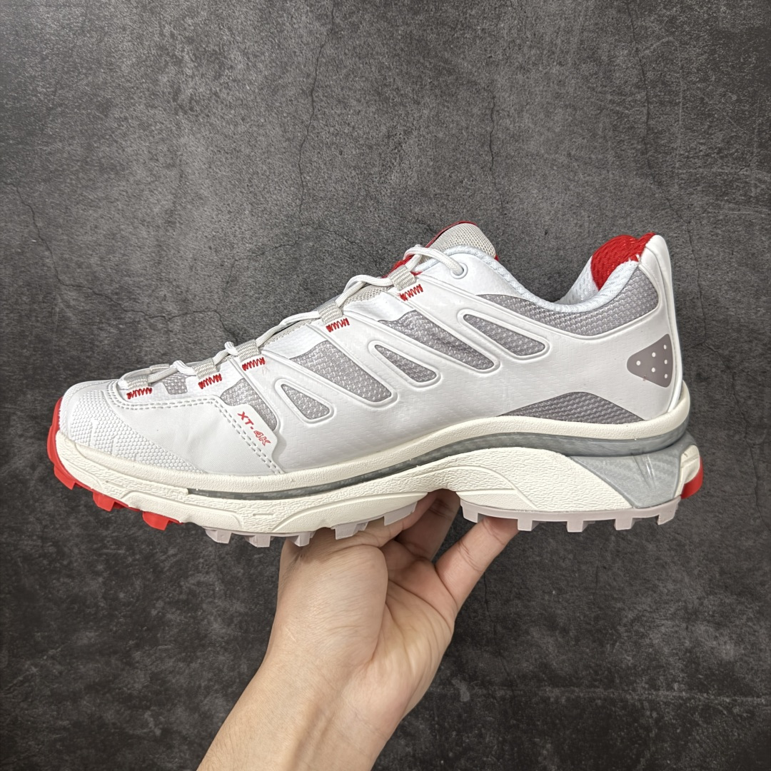 图片[2]-【纯原版】Salomon XT-4K Kith 萨洛蒙系列低帮城市越野机能透气休闲运动鞋 477718 鞋舌处附有迷你网眼袋收纳鞋绳以及下方的多色 Logo 标签 接着搭载奶油色 ACS 技术中底以及金色 TPU 塑料部件提升鞋款耐用性 中底与鞋面之间饰有海蓝色条状细节有效增添鞋款层次 最后应用黑色 Contragrip Chevron 外底完成鞋款设计 这次配色颇为高调 两款配色均以绚丽的渐变设计呈现 一款以粉紫渐变主打 另一款以黄绿渐变呈现 视觉效果相当吸睛 鞋面的使用玻璃纤维覆盖物加固 并通过细绳扣系带系统进行锁定 Salomon 的品牌logo 出现在脚后跟和前掌部位 中底虽然偏薄 但非常耐用 与模压塑料ACS 框架以及致密AC2 Muscle 鞋底单元结合 能够提供出色的支撑力和缓冲性 尺码：36 36.5 37.5 38 38.5 39 40 40.5 41 42 42.5 43 44 44.5 45-选品中心