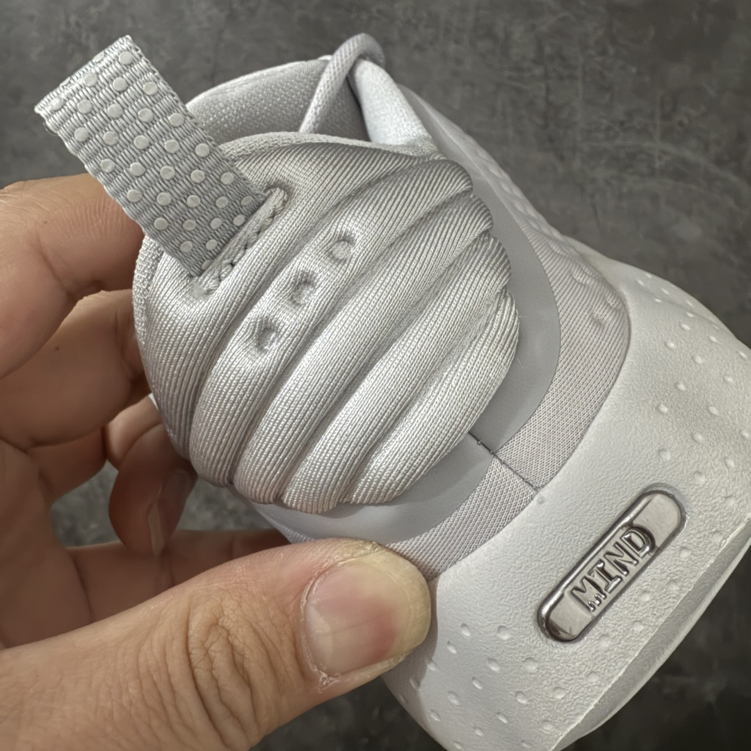 图片[2]-【Top纯原版】Nike Mind 002 耐克 舒适柔软 科技训练鞋 市场唯一正确版本 原材料 正确渐变色大底 1：1还原 真半码 鞋面采用穿孔透气织物材质 鞋底22个独立泡棉节点 科技感满满 作为耐克首款结合神经科学研发的鞋款 它最大的设计在于鞋底 鞋底嵌有22个独立泡棉节点 上脚后能有效刺激足底触觉 搭配吸睛的外观 适合在运动后松时穿着 带来独特体验 货号：HQ4308-003 尺码：36-46含半码-选品中心
