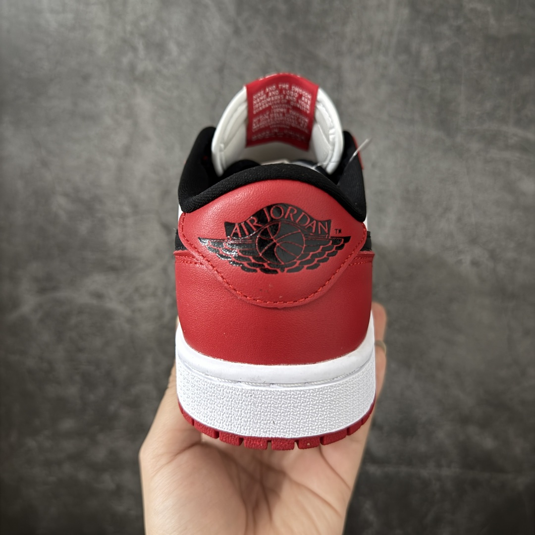 图片[4]-【原厂版】Air Jordan 1 Low og AJ1乔1低帮男子文化篮球鞋 白红芝加哥 HQ6998-600 超级强悍品质 可对比市场各大纯原版本 专业aj大厂出品 对细节的把控毋庸置疑 材料也是用最接近原鞋的头层皮料 所有地方都没有做到减配 原厂鞋楦打造完美鞋型 整体鞋型以及后跟做的弧度做的非常好 鞋带为原厂打蜡鞋带 粗细程度同步原鞋 裁片清洁度到位 无明显瑕疵毛边 免修产品 正确针车 该重针 该有尖角的地方都有做到 鞋价格非常香 转手可闭眼卖高价 到手各位就知道货有多好 绝对秒杀一切同价格货品 尺码：36-47.5-选品中心