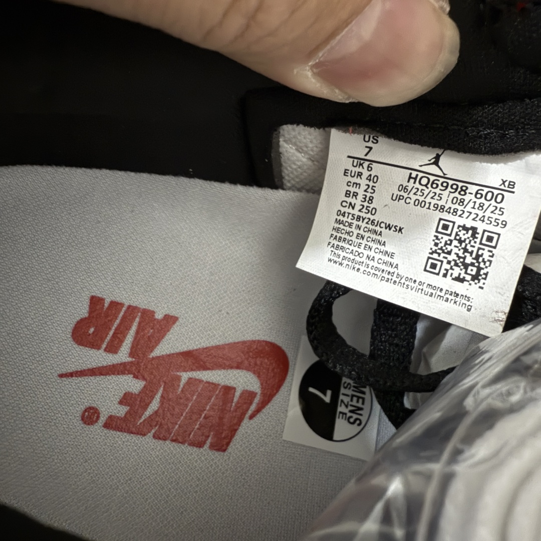 图片[6]-【原厂版】Air Jordan 1 Low og AJ1乔1低帮男子文化篮球鞋 白红芝加哥 HQ6998-600 超级强悍品质 可对比市场各大纯原版本 专业aj大厂出品 对细节的把控毋庸置疑 材料也是用最接近原鞋的头层皮料 所有地方都没有做到减配 原厂鞋楦打造完美鞋型 整体鞋型以及后跟做的弧度做的非常好 鞋带为原厂打蜡鞋带 粗细程度同步原鞋 裁片清洁度到位 无明显瑕疵毛边 免修产品 正确针车 该重针 该有尖角的地方都有做到 鞋价格非常香 转手可闭眼卖高价 到手各位就知道货有多好 绝对秒杀一切同价格货品 尺码：36-47.5-选品中心