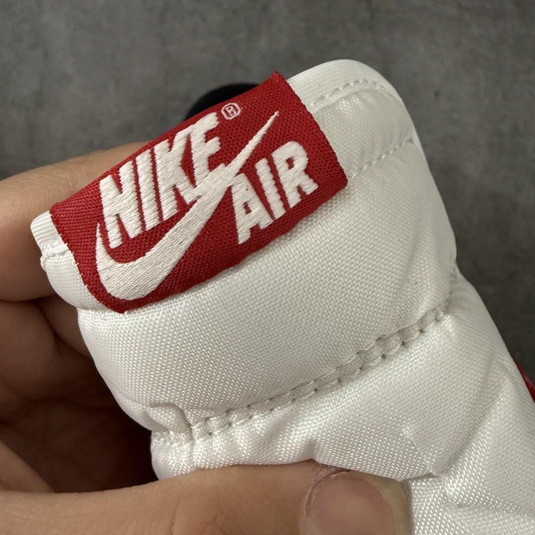 图片[5]-【原厂版】Air Jordan 1 Low og AJ1乔1低帮男子文化篮球鞋 白红芝加哥 HQ6998-600 超级强悍品质 可对比市场各大纯原版本 专业aj大厂出品 对细节的把控毋庸置疑 材料也是用最接近原鞋的头层皮料 所有地方都没有做到减配 原厂鞋楦打造完美鞋型 整体鞋型以及后跟做的弧度做的非常好 鞋带为原厂打蜡鞋带 粗细程度同步原鞋 裁片清洁度到位 无明显瑕疵毛边 免修产品 正确针车 该重针 该有尖角的地方都有做到 鞋价格非常香 转手可闭眼卖高价 到手各位就知道货有多好 绝对秒杀一切同价格货品 尺码：36-47.5-选品中心