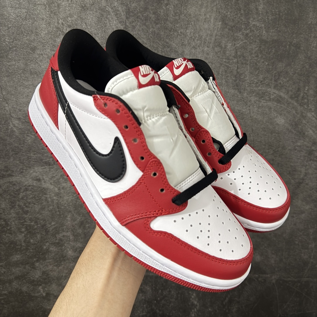 【原厂版】Air Jordan 1 Low og AJ1乔1低帮男子文化篮球鞋 白红芝加哥 HQ6998-600 超级强悍品质 可对比市场各大纯原版本 专业aj大厂出品 对细节的把控毋庸置疑 材料也是用最接近原鞋的头层皮料 所有地方都没有做到减配 原厂鞋楦打造完美鞋型 整体鞋型以及后跟做的弧度做的非常好 鞋带为原厂打蜡鞋带 粗细程度同步原鞋 裁片清洁度到位 无明显瑕疵毛边 免修产品 正确针车 该重针 该有尖角的地方都有做到 鞋价格非常香 转手可闭眼卖高价 到手各位就知道货有多好 绝对秒杀一切同价格货品 尺码：36-47.5-选品中心