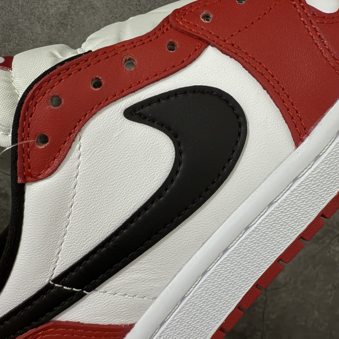 图片[3]-【原厂版】Air Jordan 1 Low og AJ1乔1低帮男子文化篮球鞋 白红芝加哥 HQ6998-600 超级强悍品质 可对比市场各大纯原版本 专业aj大厂出品 对细节的把控毋庸置疑 材料也是用最接近原鞋的头层皮料 所有地方都没有做到减配 原厂鞋楦打造完美鞋型 整体鞋型以及后跟做的弧度做的非常好 鞋带为原厂打蜡鞋带 粗细程度同步原鞋 裁片清洁度到位 无明显瑕疵毛边 免修产品 正确针车 该重针 该有尖角的地方都有做到 鞋价格非常香 转手可闭眼卖高价 到手各位就知道货有多好 绝对秒杀一切同价格货品 尺码：36-47.5-选品中心