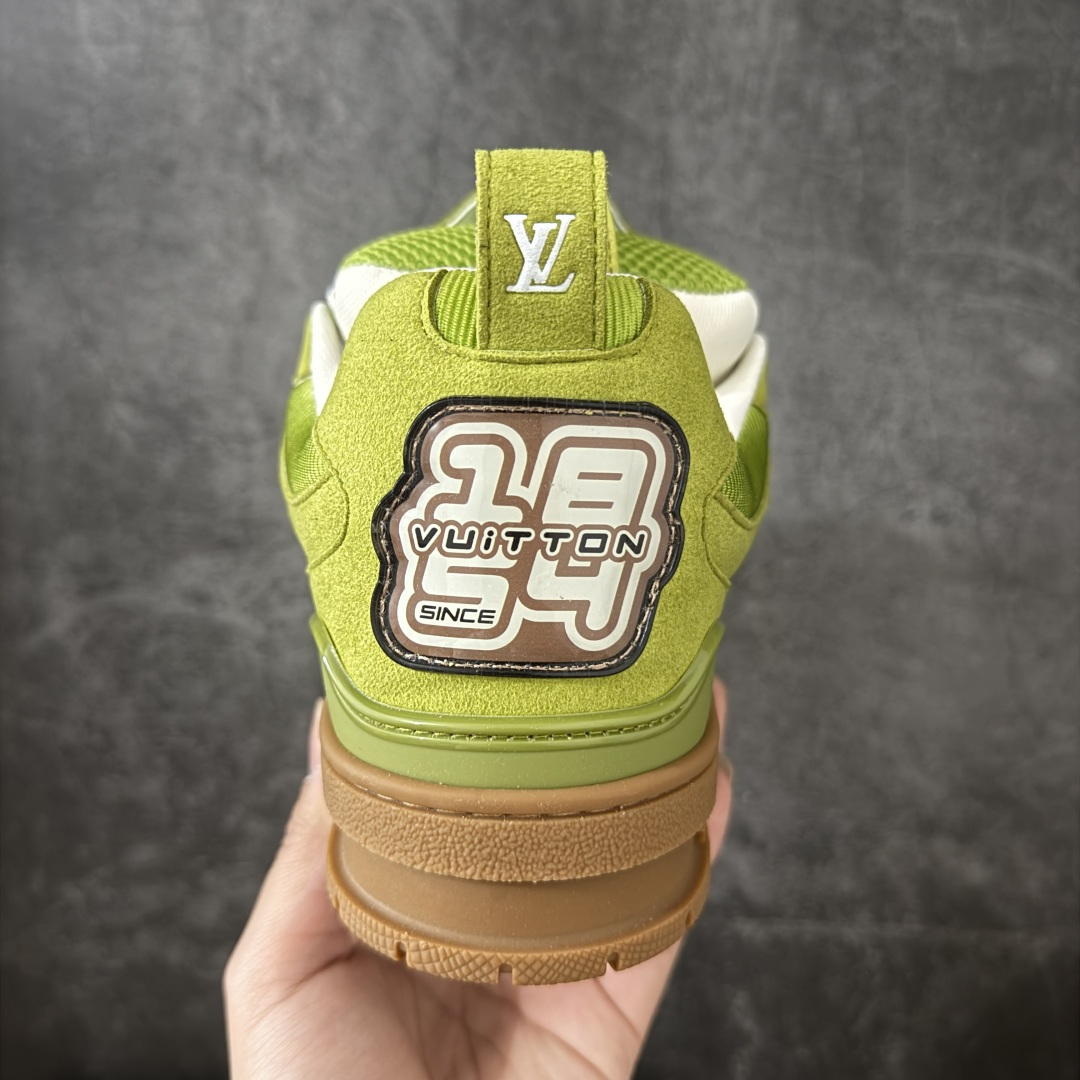 图片[4]-【YS纯原】广奢高端货LV Trainer 四叶草｜2026 新货 ✦ 海淘代购同渠道 · 高端零售专供 ✦ Virgil Abloh 经典 Trainer 设计 ✦ 复古篮球鞋灵感，潮奢结合 ✦ 光滑牛皮＋Monogram 压纹粒面牛皮拼接 ✦ 花卉橡胶外底，辨识度极高 ✦ 原版进口头层牛皮 ✦ 原版定制透气网里 ✦ 原版开模双色 TPU 组合大底 ✦ 厚底约 3cm，脚感稳定显比例 尺码：39-45-选品中心