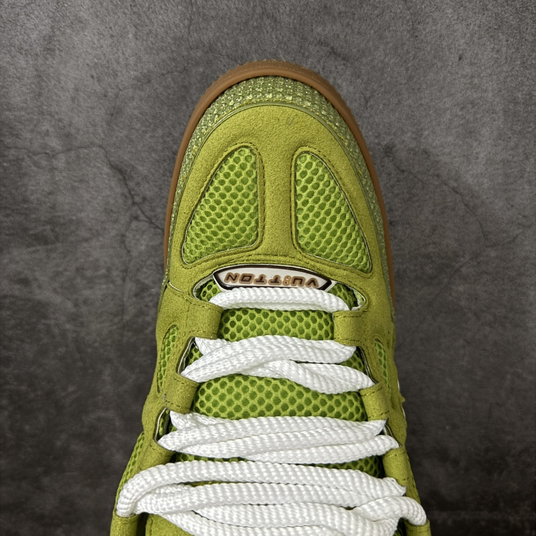 图片[5]-【YS纯原】广奢高端货LV Trainer 四叶草｜2026 新货 ✦ 海淘代购同渠道 · 高端零售专供 ✦ Virgil Abloh 经典 Trainer 设计 ✦ 复古篮球鞋灵感，潮奢结合 ✦ 光滑牛皮＋Monogram 压纹粒面牛皮拼接 ✦ 花卉橡胶外底，辨识度极高 ✦ 原版进口头层牛皮 ✦ 原版定制透气网里 ✦ 原版开模双色 TPU 组合大底 ✦ 厚底约 3cm，脚感稳定显比例 尺码：39-45-选品中心