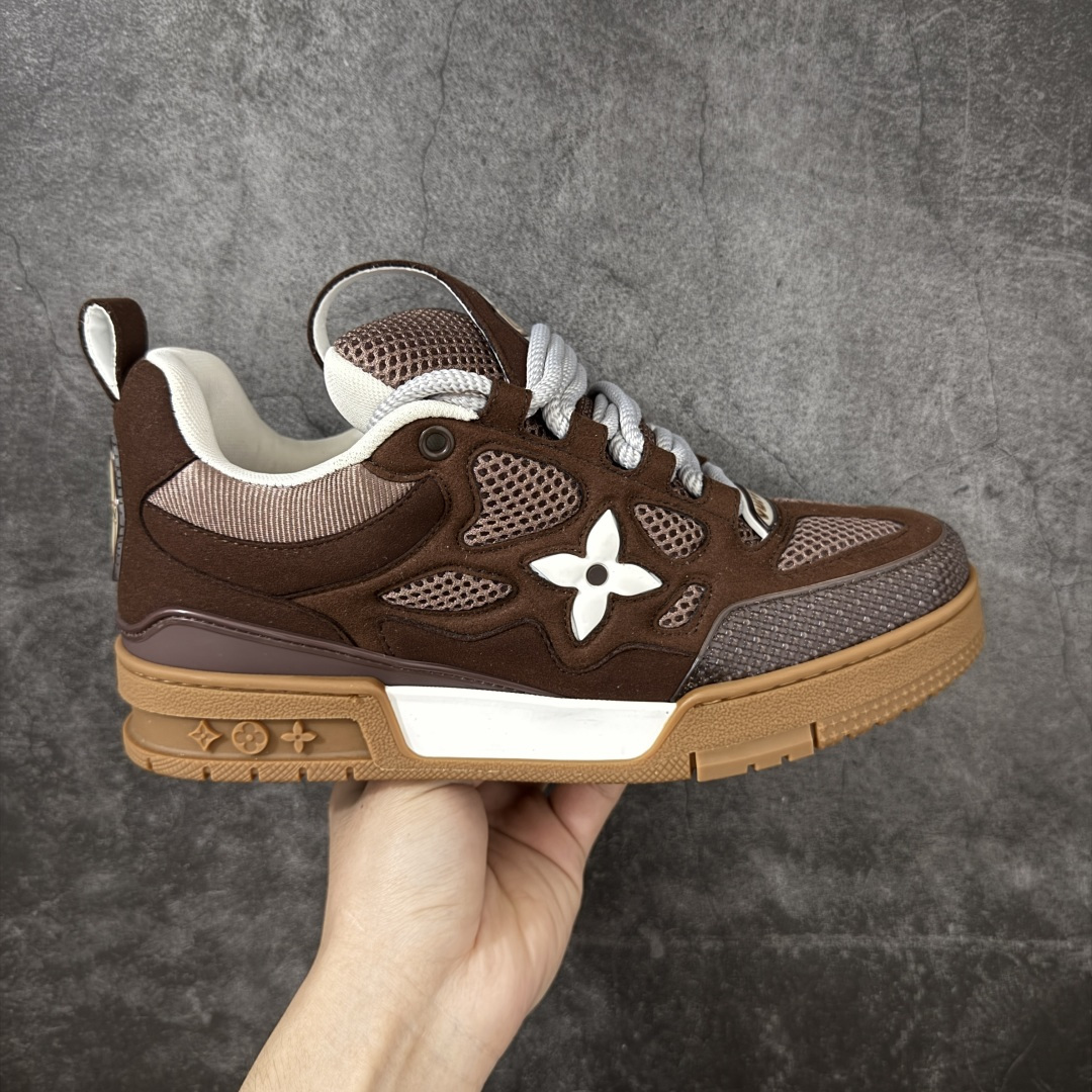 【YS纯原】广奢高端货LV Trainer 四叶草｜2026 新货 ✦ 海淘代购同渠道 · 高端零售专供 ✦ Virgil Abloh 经典 Trainer 设计 ✦ 复古篮球鞋灵感，潮奢结合 ✦ 光滑牛皮＋Monogram 压纹粒面牛皮拼接 ✦ 花卉橡胶外底，辨识度极高 ✦ 原版进口头层牛皮 ✦ 原版定制透气网里 ✦ 原版开模双色 TPU 组合大底 ✦ 厚底约 3cm，脚感稳定显比例 尺码：39-45-选品中心
