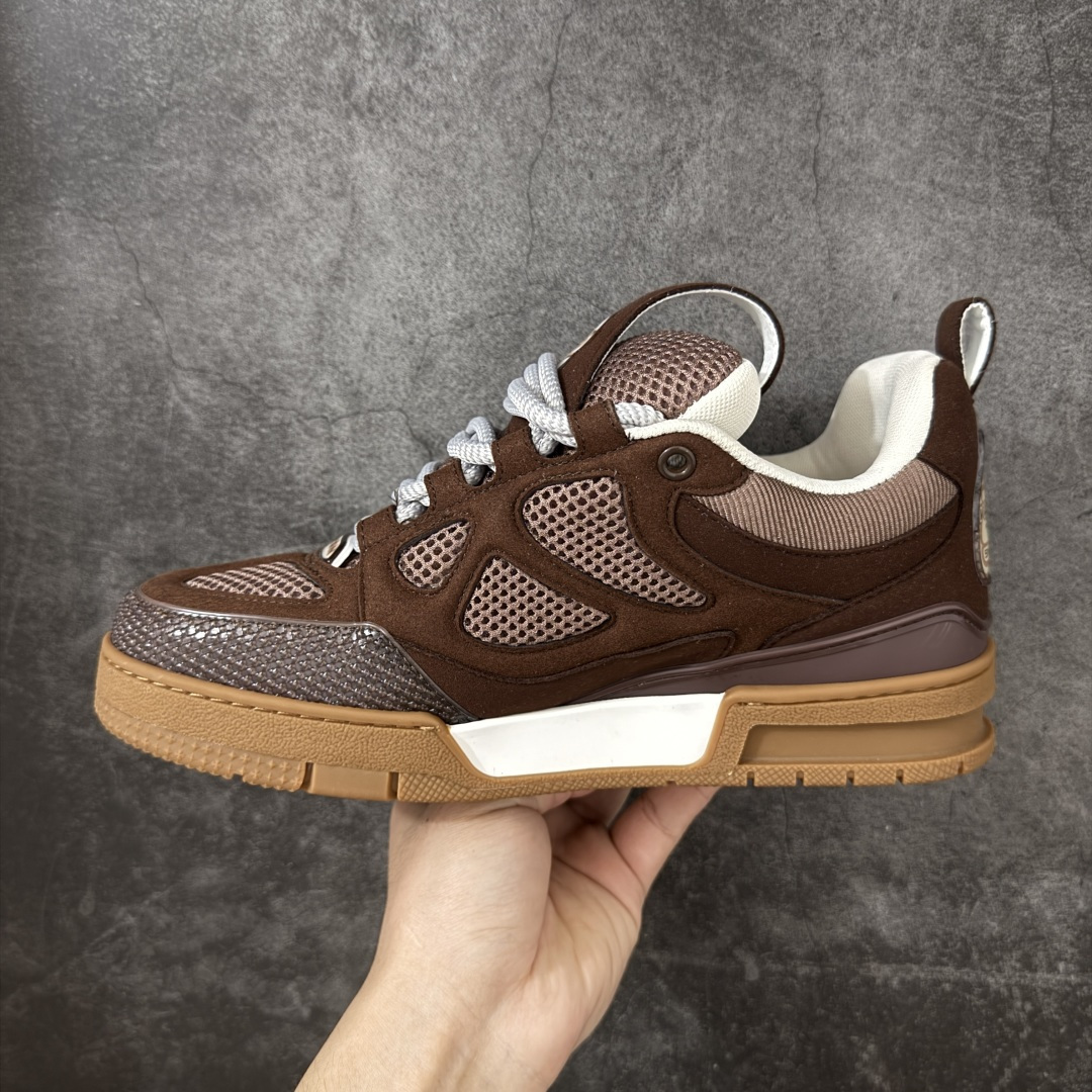 图片[2]-【YS纯原】广奢高端货LV Trainer 四叶草｜2026 新货 ✦ 海淘代购同渠道 · 高端零售专供 ✦ Virgil Abloh 经典 Trainer 设计 ✦ 复古篮球鞋灵感，潮奢结合 ✦ 光滑牛皮＋Monogram 压纹粒面牛皮拼接 ✦ 花卉橡胶外底，辨识度极高 ✦ 原版进口头层牛皮 ✦ 原版定制透气网里 ✦ 原版开模双色 TPU 组合大底 ✦ 厚底约 3cm，脚感稳定显比例 尺码：39-45-选品中心