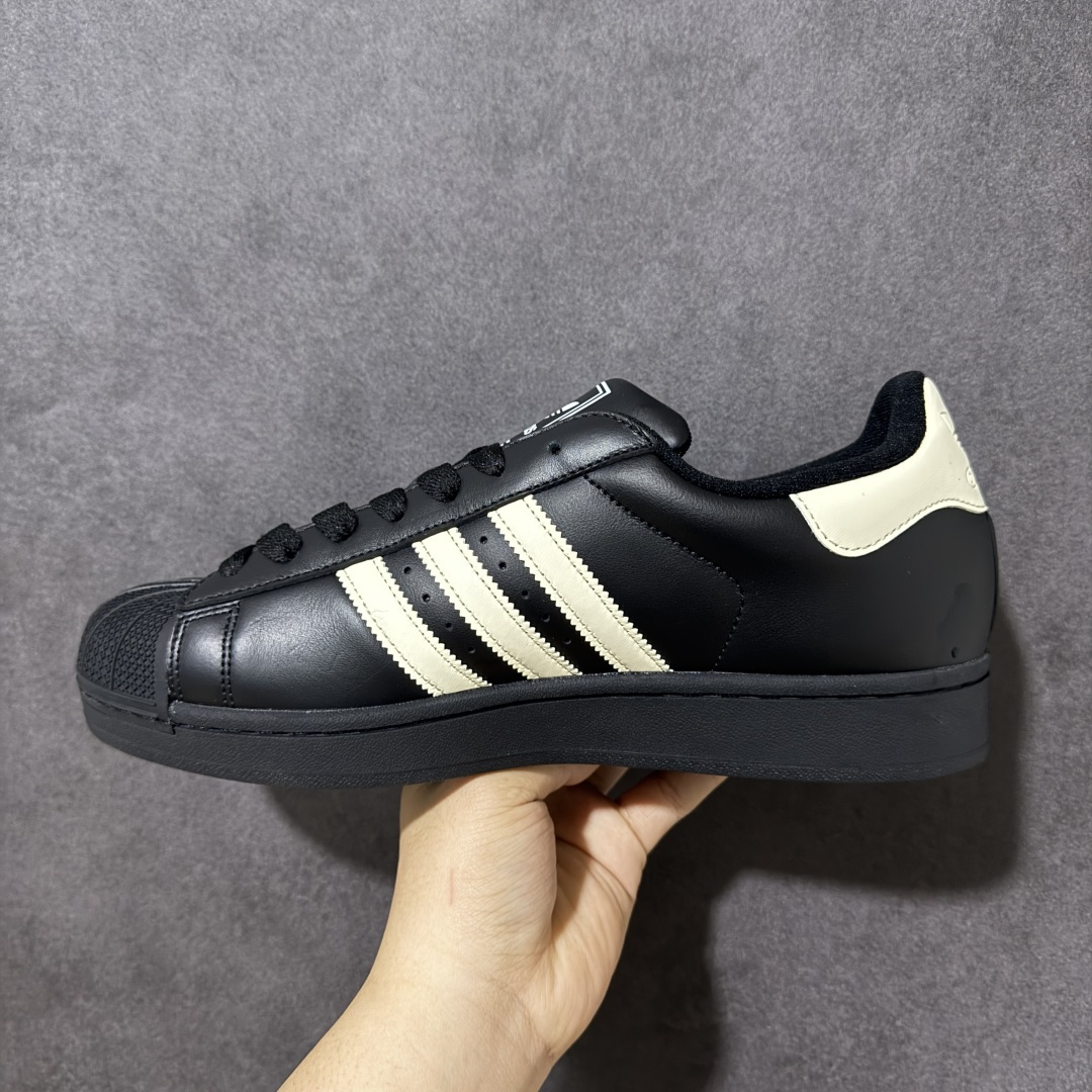 图片[2]-【H11顶级头层版】adidas originals Superstar 2 贝壳头 简约经典 舒适时尚 复古板鞋 男女同款 黑白 货号：JH9977 全新升级版 皮料改进至头层原厂皮 原盒 原底原料 开模打造 原厂织唛鞋标 高精密准度 原楦原纸板开发 匹配原版98%以上 后跟垫棉独家呈现 反口里弧度正确 原厂鞋垫 背胶 后跟电绣针数 与正品一致 原厂皮料 原厂车缝线 质感无敌 皮料切割干净 无任何毛边 清洁度细节完美 进口港宝加持 后跟自然饱满 还原公司包裹性 鞋面采用原装数据贴合技术 全方位贴合包裹脚型 鞋跟部鞋底牵引设计 提供强大的抓地性能 更适应不同实战场地路面 尺码：35.5 36 36.5 37.5 38 38.5 39 40 40.5 41 42 42.5 43 44 45-选品中心