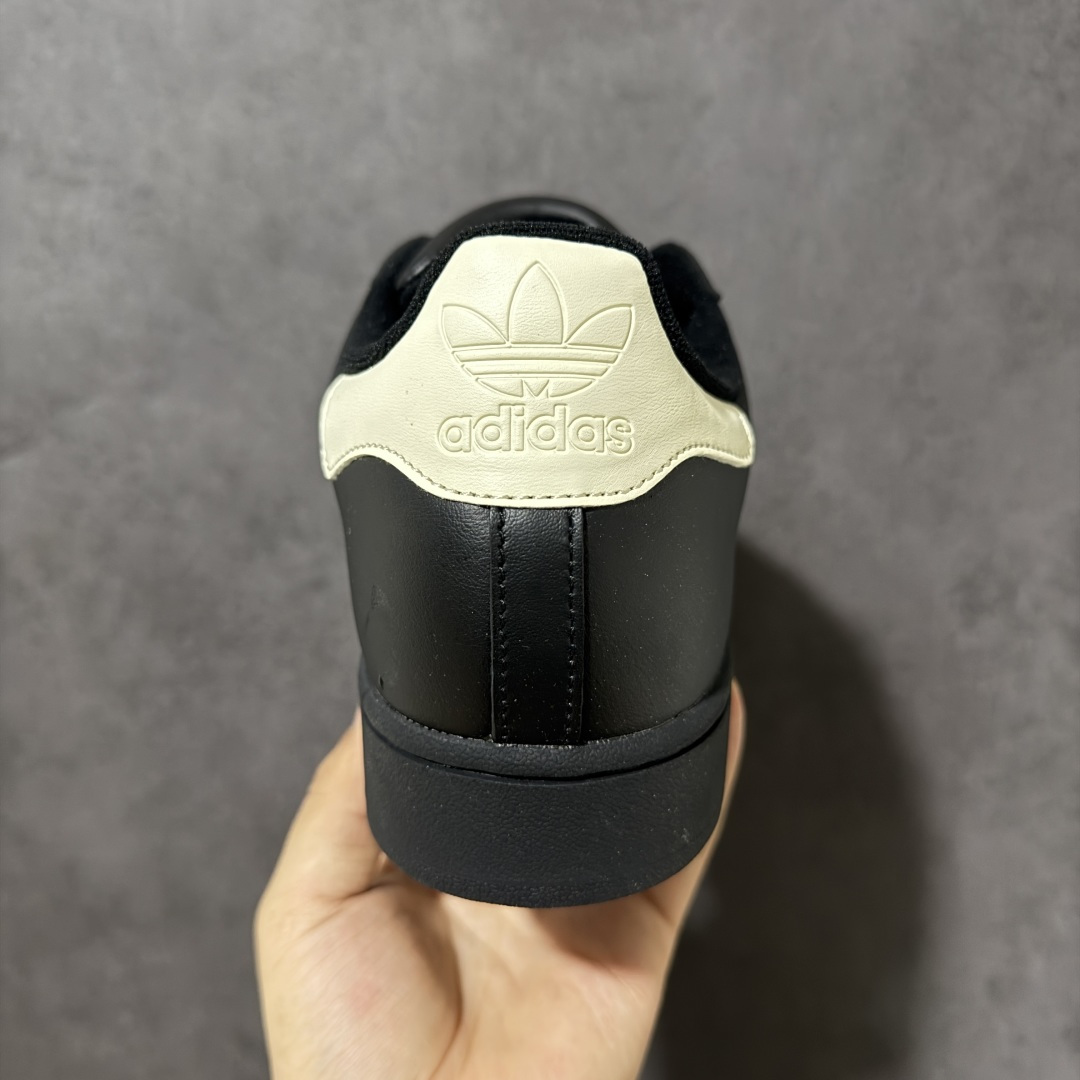 图片[4]-【H11顶级头层版】adidas originals Superstar 2 贝壳头 简约经典 舒适时尚 复古板鞋 男女同款 黑白 货号：JH9977 全新升级版 皮料改进至头层原厂皮 原盒 原底原料 开模打造 原厂织唛鞋标 高精密准度 原楦原纸板开发 匹配原版98%以上 后跟垫棉独家呈现 反口里弧度正确 原厂鞋垫 背胶 后跟电绣针数 与正品一致 原厂皮料 原厂车缝线 质感无敌 皮料切割干净 无任何毛边 清洁度细节完美 进口港宝加持 后跟自然饱满 还原公司包裹性 鞋面采用原装数据贴合技术 全方位贴合包裹脚型 鞋跟部鞋底牵引设计 提供强大的抓地性能 更适应不同实战场地路面 尺码：35.5 36 36.5 37.5 38 38.5 39 40 40.5 41 42 42.5 43 44 45-选品中心