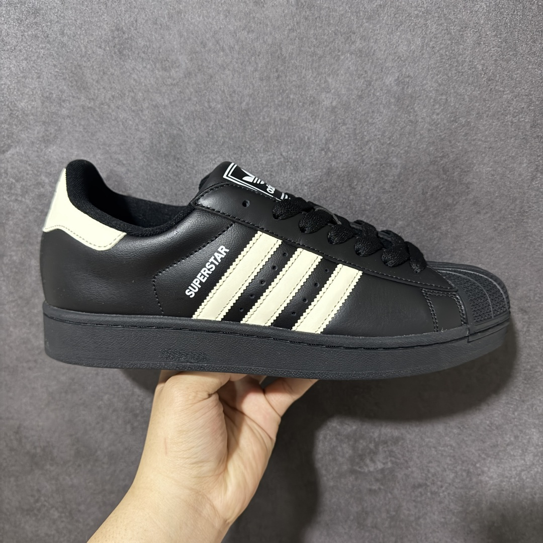 【H11顶级头层版】adidas originals Superstar 2 贝壳头 简约经典 舒适时尚 复古板鞋 男女同款 黑白 货号：JH9977 全新升级版 皮料改进至头层原厂皮 原盒 原底原料 开模打造 原厂织唛鞋标 高精密准度 原楦原纸板开发 匹配原版98%以上 后跟垫棉独家呈现 反口里弧度正确 原厂鞋垫 背胶 后跟电绣针数 与正品一致 原厂皮料 原厂车缝线 质感无敌 皮料切割干净 无任何毛边 清洁度细节完美 进口港宝加持 后跟自然饱满 还原公司包裹性 鞋面采用原装数据贴合技术 全方位贴合包裹脚型 鞋跟部鞋底牵引设计 提供强大的抓地性能 更适应不同实战场地路面 尺码：35.5 36 36.5 37.5 38 38.5 39 40 40.5 41 42 42.5 43 44 45-选品中心