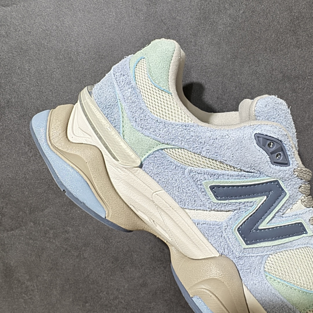 图片[7]-【公司级】New Balance NB9060系列 复古休闲运动慢跑鞋 #鞋款灵感源自设计师本人对夏日的怀日回忆。鞋面大身由空间双格及磨砂鞋面拼接而生，配以柔和、温暖的蓝灰色调，夏日氛围拉满 #采用大面积网眼以及麂皮材质覆盖鞋身，还原经典气质。搭载ABZORB避震科技，由泡沫聚酯制成，上脚可以有效减少由鞋底反弹对身体及双腿的冲击力 货号：U9060CWG 尺码：36 37 37.5 38 38.5 39 40 40.5 41 42 42.5 43 44 45-选品中心