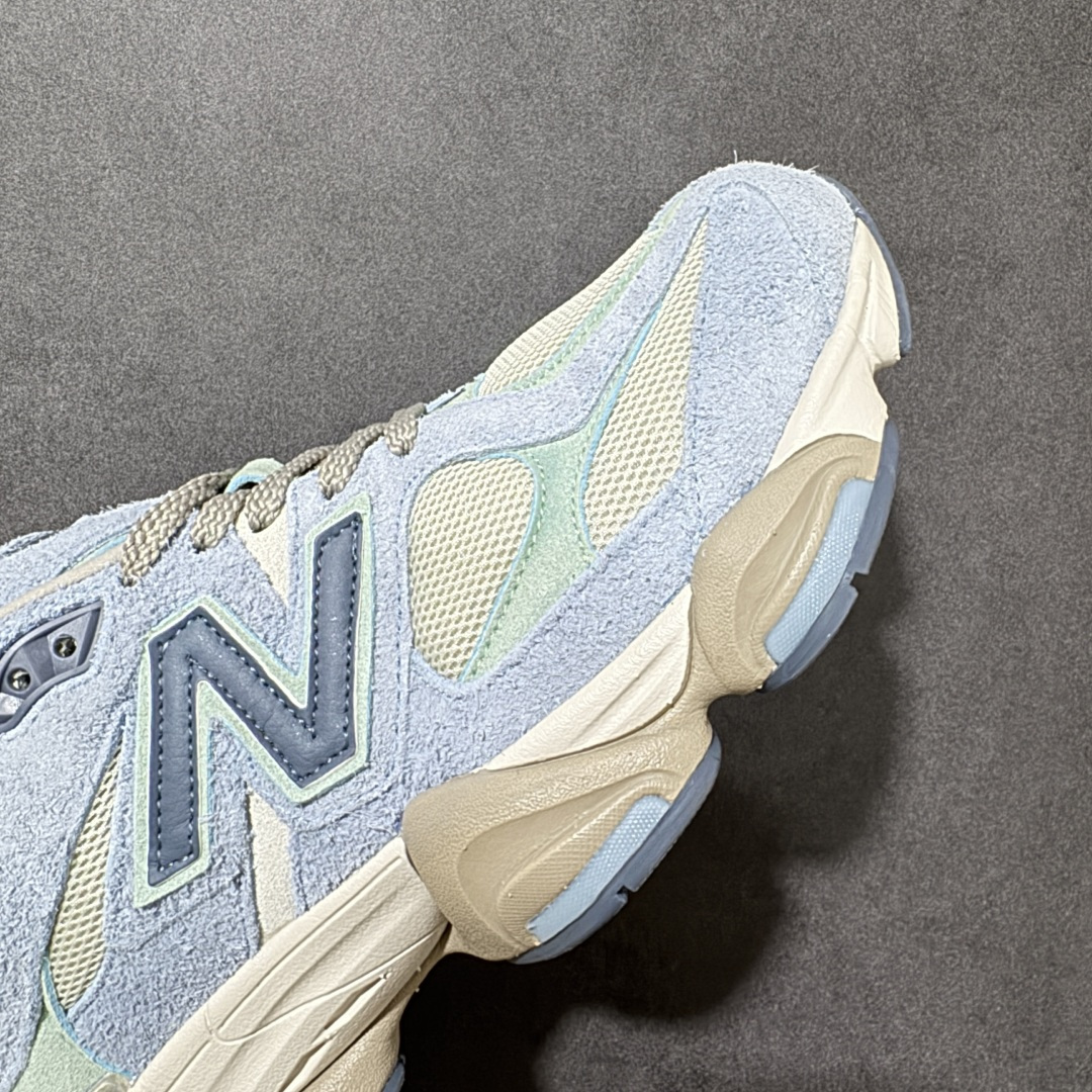 图片[8]-【公司级】New Balance NB9060系列 复古休闲运动慢跑鞋 #鞋款灵感源自设计师本人对夏日的怀日回忆。鞋面大身由空间双格及磨砂鞋面拼接而生，配以柔和、温暖的蓝灰色调，夏日氛围拉满 #采用大面积网眼以及麂皮材质覆盖鞋身，还原经典气质。搭载ABZORB避震科技，由泡沫聚酯制成，上脚可以有效减少由鞋底反弹对身体及双腿的冲击力 货号：U9060CWG 尺码：36 37 37.5 38 38.5 39 40 40.5 41 42 42.5 43 44 45-选品中心