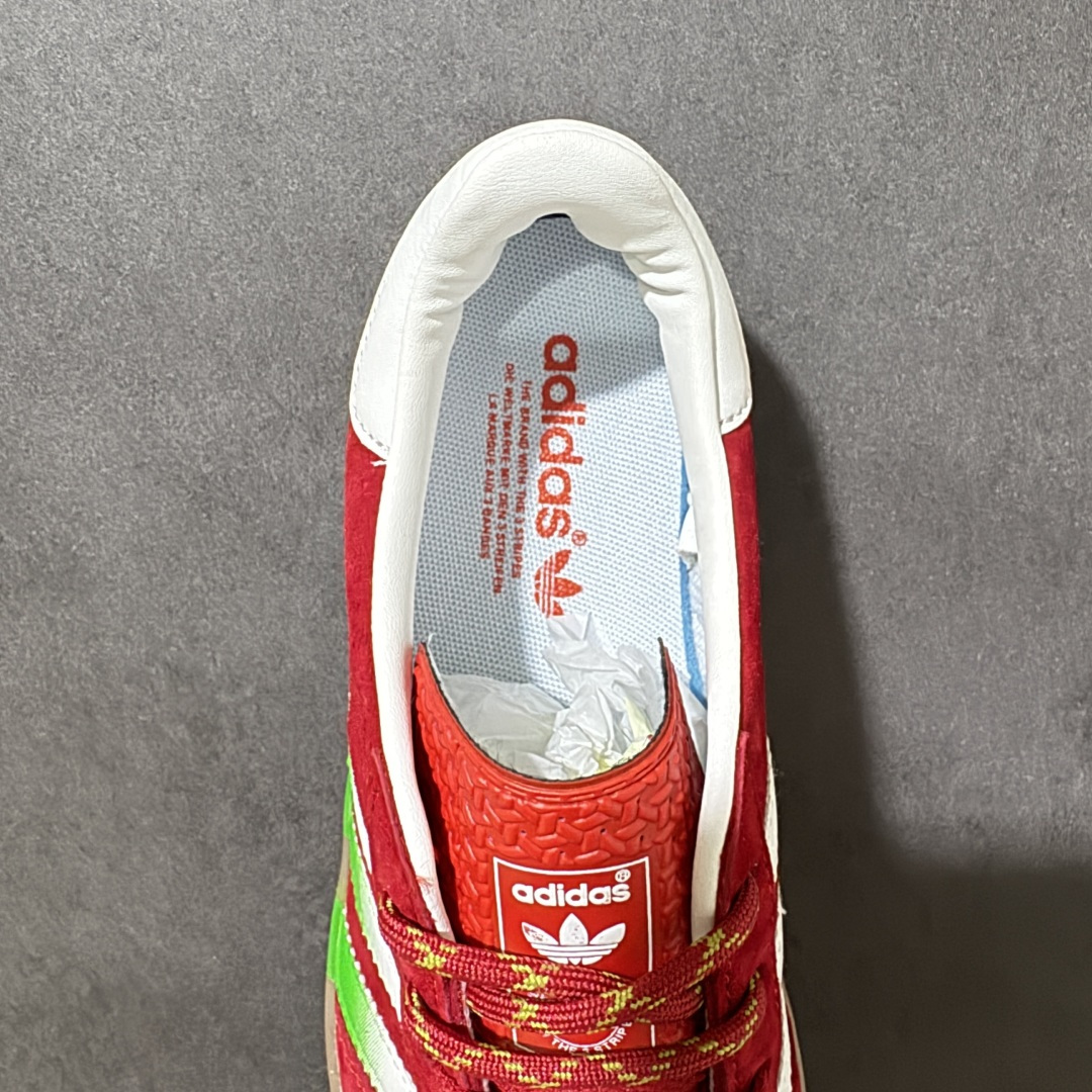 图片[6]-【定制版】Adidas Original Gazelle Indoor 阿迪达斯 低帮 水果荔枝 红白色 这款经典鞋，忠于原版设计，鞋身整体以红色麂皮打造，搭配红色T字形鞋头，侧边经典白色皮革三条杠Logo及金色压印Gazelle，鞋舌蓝底上辅以白色三叶草Logo及Adidas字样，后跟带有甜美小马装饰，彰显联名主题，最后以半透明生胶中底及外底完善整体设计收尾，复古风十足！ 货号：IE1051 尺码：35⅓ 36 36⅔ 37⅓ 38 38⅔ 39⅓ 40 40⅔ 41⅓ 42 42⅔ 43⅓ 44 44⅔ 45⅓-选品中心