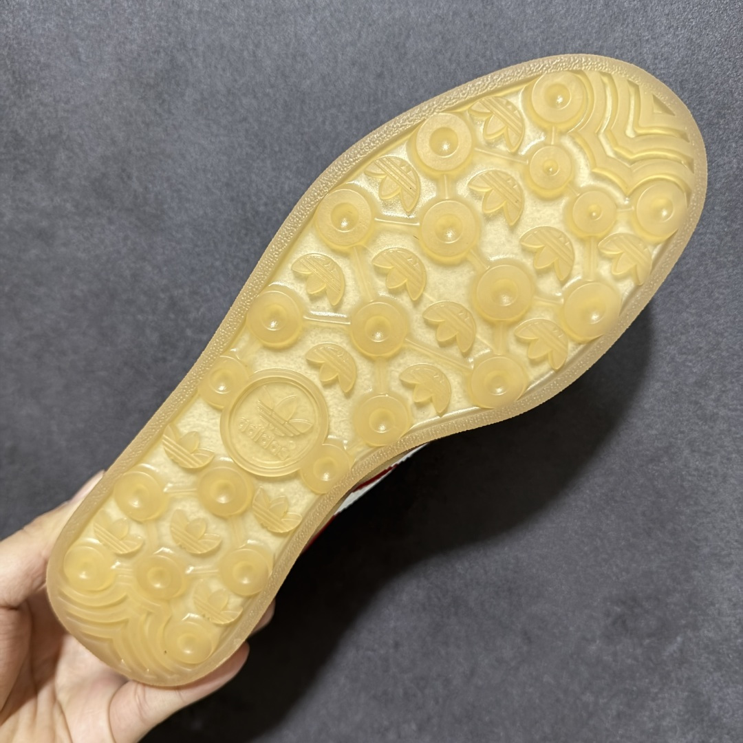 图片[9]-【定制版】Adidas Original Gazelle Indoor 阿迪达斯 低帮 水果荔枝 红白色 这款经典鞋，忠于原版设计，鞋身整体以红色麂皮打造，搭配红色T字形鞋头，侧边经典白色皮革三条杠Logo及金色压印Gazelle，鞋舌蓝底上辅以白色三叶草Logo及Adidas字样，后跟带有甜美小马装饰，彰显联名主题，最后以半透明生胶中底及外底完善整体设计收尾，复古风十足！ 货号：IE1051 尺码：35⅓ 36 36⅔ 37⅓ 38 38⅔ 39⅓ 40 40⅔ 41⅓ 42 42⅔ 43⅓ 44 44⅔ 45⅓-选品中心