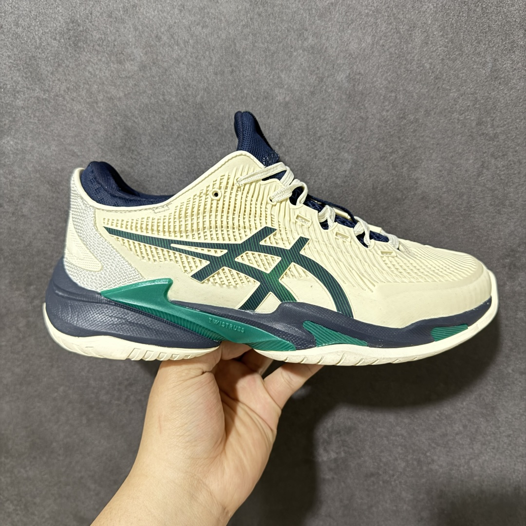 【公司级】Asics Court FF 3 Novak 舒适百搭 耐磨 低帮 网球鞋 男女款 米墨绿 网球鞋 COURT FF 3鞋面采用PU支撑裁片，提供了横向和纵向移动的灵活性的同时提升了足部移动时的稳定性；袜套式鞋口设计，提供很好的包裹性；分离式中足稳定片，改善扭转刚度，增加制动力和推进力；分离式后掌，增大触地面积之余，能够减少滑步耗时，降低身体负荷。 尺码：36-47 含半码 货号：1041A370-105-选品中心