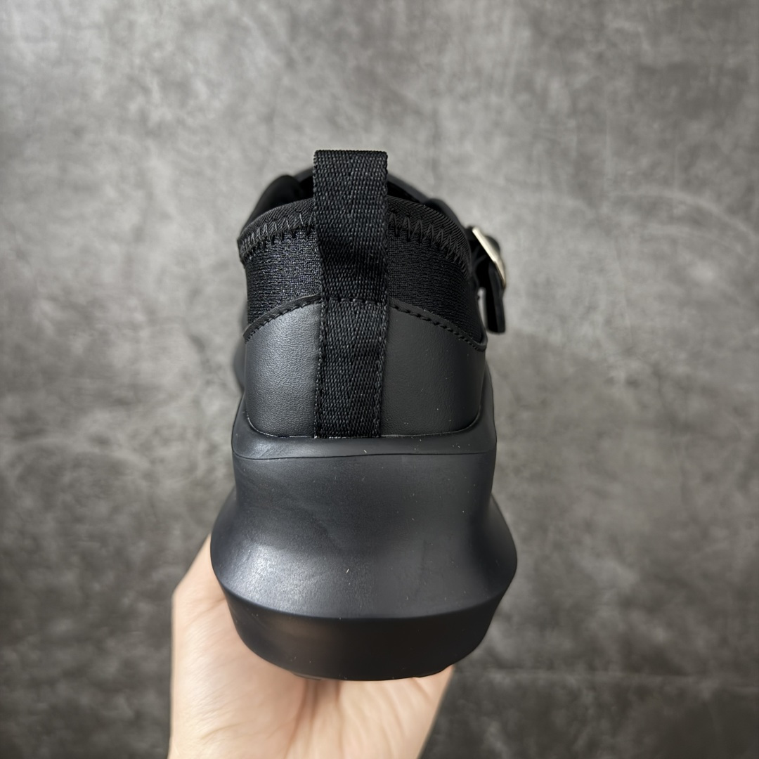 图片[4]-【纯原礼盒版】CDG x Salomon 萨洛蒙 联名款XT-6 系列 玛丽珍厚底 休闲 运动鞋 原版购入开发 做货 独立私模 原材料打造 一比一原版细节 延续品牌设计基因，融合简约的设计和实用的技术性 联名鞋款依旧是黑白简约配色，鞋身上的品牌字样也体现出极简主义的设计风格 搭配Contagrip 橡胶厚底鞋底设计，重新演绎的鞋面部分则以Pulsar Advanced袜套式轮廓替换了之前抽绳鞋带 并饰有网眼、抗撕裂材质鞋面、防水胶条以及尼龙拉环等细节 面料： 原版定制进口科技面料 内里： 原版进口透气网里 大底： 原版开模超轻发泡材质 底厚： 6.5CM 尺码：35-40-选品中心