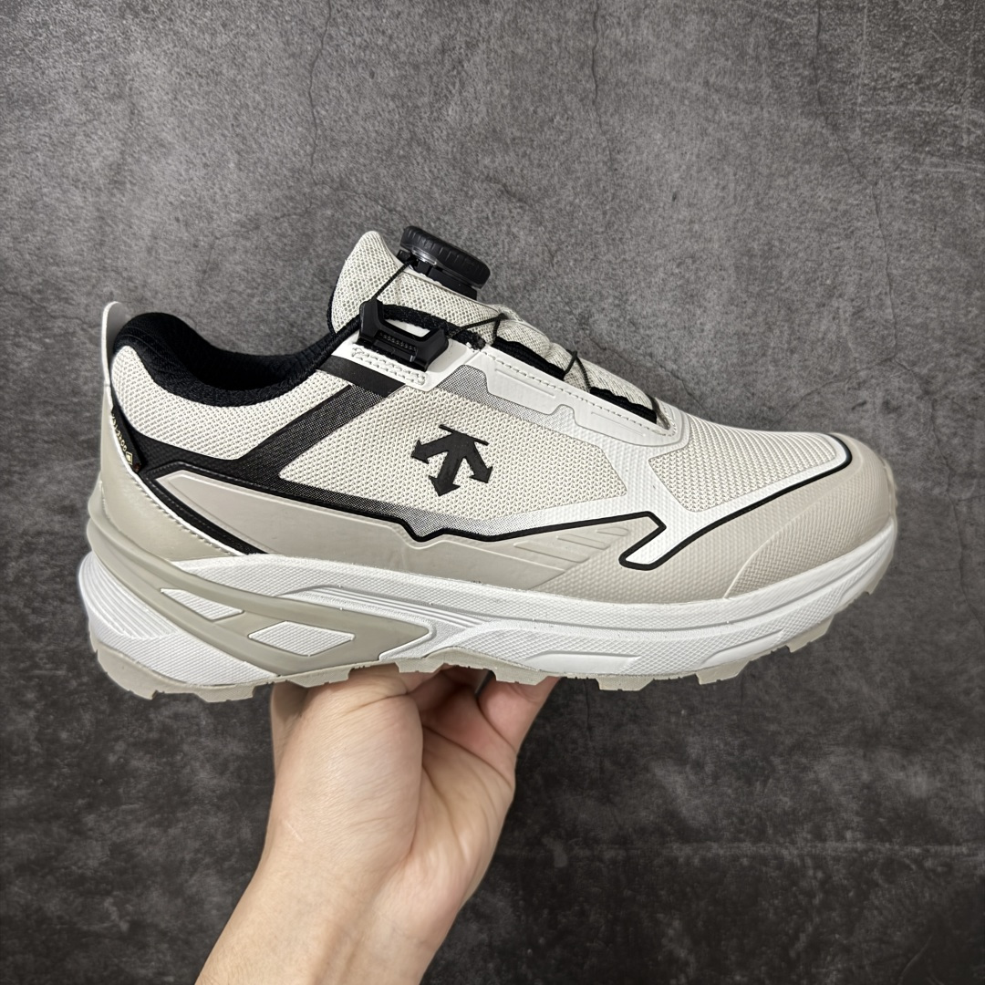 【公司级】迪桑特DESCENTE ENERZITE MTN SPRINT WIRE GTX 舒适通勤 BOA系统 低帮跑步鞋 GORE-TEX内里 防水透气兼顾 外观设计 BOA系统一键锁定 后跟TPU结构 强化支撑防护 货号：D5492RRN66 尺码：36 36.5 37.5 38 38.5 39 40 40.5 41 42 42.5 43 44 45-选品中心
