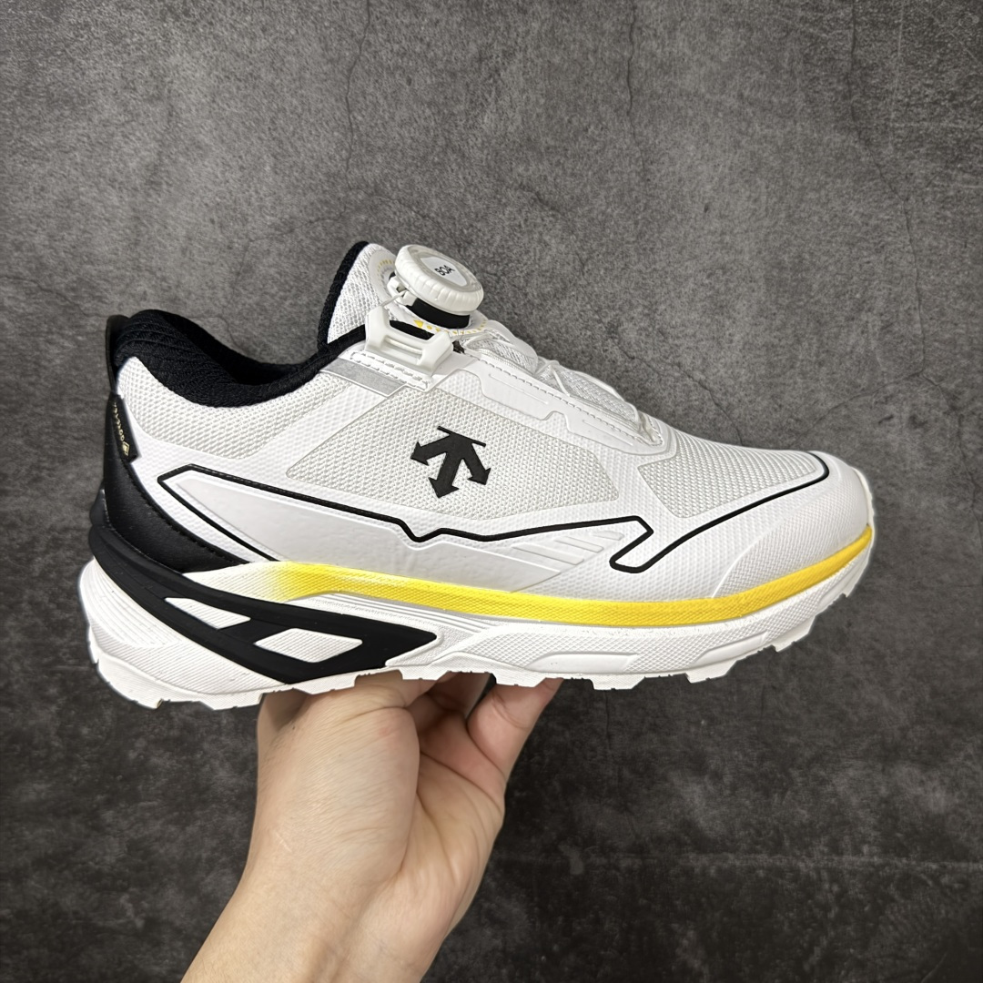 【公司级】迪桑特DESCENTE ENERZITE MTN SPRINT WIRE GTX 舒适通勤 BOA系统 低帮跑步鞋 GORE-TEX内里 防水透气兼顾 外观设计 BOA系统一键锁定 后跟TPU结构 强化支撑防护 货号：D5492RRN66 尺码：36 36.5 37.5 38 38.5 39 40 40.5 41 42 42.5 43 44 45-选品中心