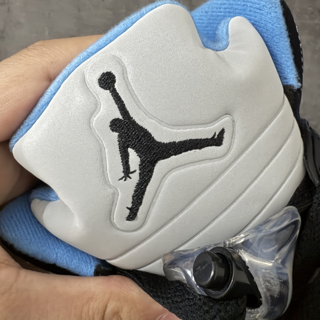 图片[5]-【OG纯原】Air Jordan 5 Retro \”Black University Blue\” AJ5 乔5大学蓝 DD0587-008  OG纯原生产线出品 大厂出品 原楦原纸板 外贸出口品质 客供原厂材料开发 高水准工艺打造 极致一眼正品既视感 细节如图所示  尺码：40 40.5 41 42 42.5 43 44 44.5 45 46 47.5-选品中心