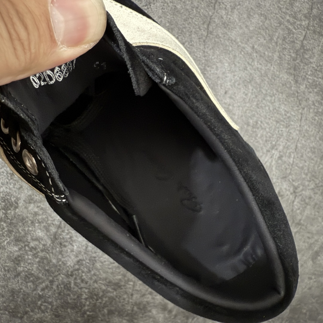 图片[7]-【莞顶渠道】RO欧文斯Rick owens 黑绒白标经典配色 进口原料牛皮 莞产超级顶货 新配色陆续上架 产品只会越做越漂亮💯 鞋头采用原版一致工艺 又翘又歪的效果目前这个技术市面上的任何版本都达不到这个效果 私模开发 细节一步到位不敢说百分百💯保证有百分之98还原 慢工出细活 好的产品不怕晚 这次的开发针对艺术家 收藏家 高品质 的人群 水染粒面小牛皮材质，和针车间距都是极致还原！ 顶级头层的小牛皮，质感无敌，奢侈品的触感！ 定制品牌logo的拉链！超大一比一规格礼盒装，重达3斤以上，外加定制欧文斯保护盒！ 配有日文、英文，双语种配件卡片！细节诠释，一件不落。 鞋盒翻盖 三标，正面+底部都一一做到！虽然增加不了实质的成本，但是打磨产品的细节，再微小也会还原！ 尺码：35 36 37 38 39 40 41 42 43 44 45 46-选品中心