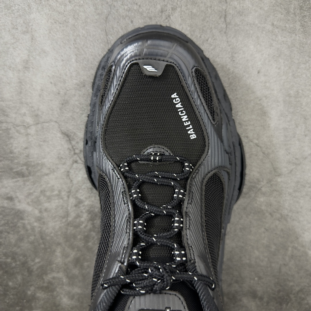 图片[5]-【XA版本】Balenciaga巴黎世家 Triple S .2 厚底系带 低帮 老爹鞋 Balenciaga是由被誉为代表二十世纪的伟大天才设计师 CristobalBalenciaga 创立的，在品牌创立的大半个世纪以来，巴黎世家一直以时尚、典雅闻名于时装界，它的主题产品有女士和男士提包、机车包、鞋子和时装，在15年王大仁卸任品牌设计师后，品牌的风格发生了翻天覆地的变化，凭借着人气超高的街头风T恤、老爹鞋等迅速霸屏各大时装周和时尚圈 货号：865849WTRS21011 尺码：35 36 37 38 39 40 41 42 43 44 45 46-选品中心