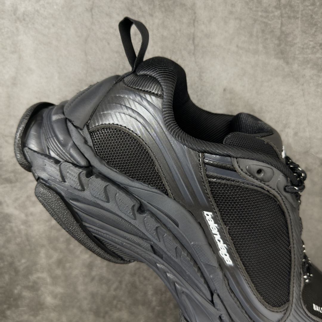 图片[7]-【XA版本】Balenciaga巴黎世家 Triple S .2 厚底系带 低帮 老爹鞋 Balenciaga是由被誉为代表二十世纪的伟大天才设计师 CristobalBalenciaga 创立的，在品牌创立的大半个世纪以来，巴黎世家一直以时尚、典雅闻名于时装界，它的主题产品有女士和男士提包、机车包、鞋子和时装，在15年王大仁卸任品牌设计师后，品牌的风格发生了翻天覆地的变化，凭借着人气超高的街头风T恤、老爹鞋等迅速霸屏各大时装周和时尚圈 货号：865849WTRS21011 尺码：35 36 37 38 39 40 41 42 43 44 45 46-选品中心