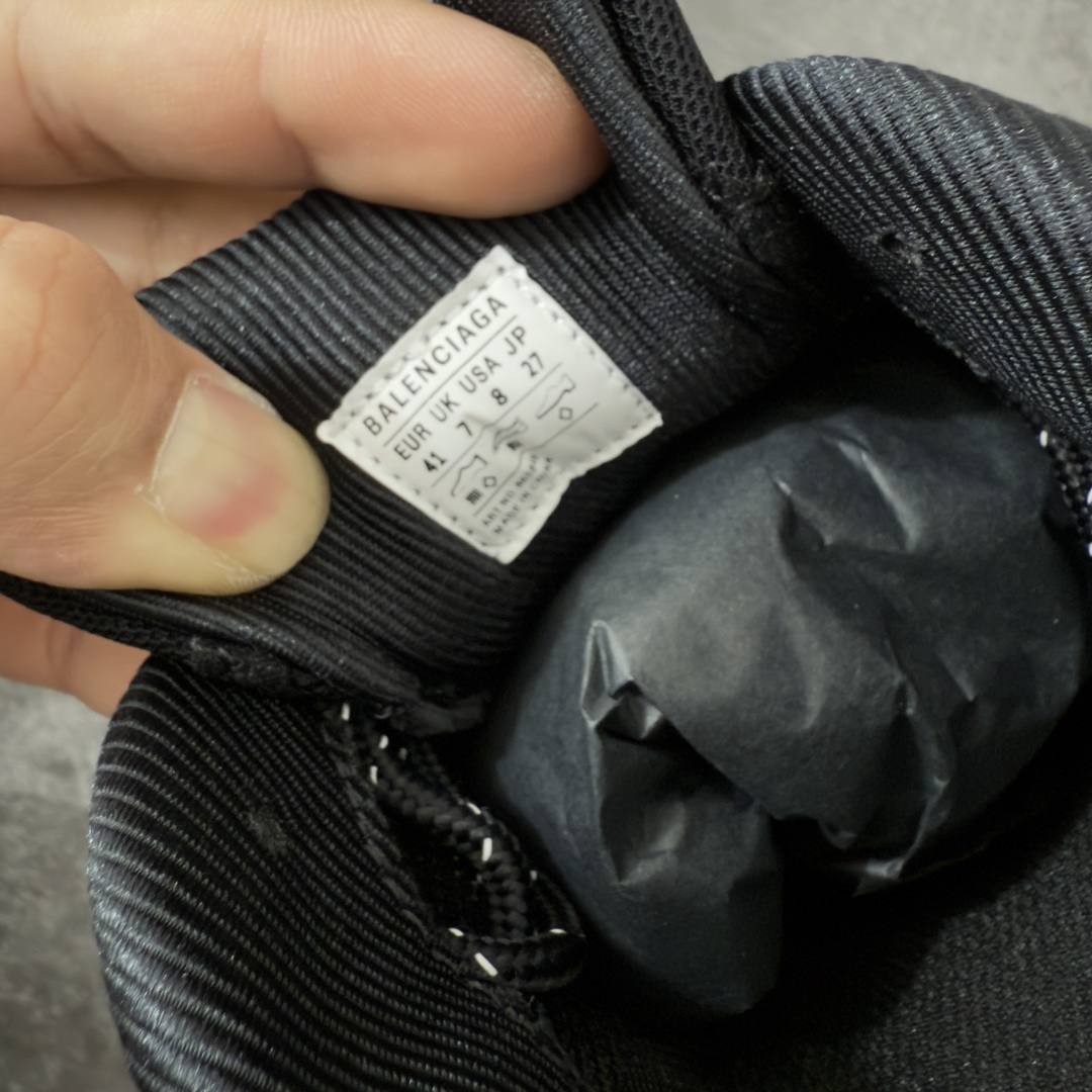 图片[7]-【XA版本】Balenciaga巴黎世家 Triple S .2 厚底系带 低帮 老爹鞋 Balenciaga是由被誉为代表二十世纪的伟大天才设计师 CristobalBalenciaga 创立的，在品牌创立的大半个世纪以来，巴黎世家一直以时尚、典雅闻名于时装界，它的主题产品有女士和男士提包、机车包、鞋子和时装，在15年王大仁卸任品牌设计师后，品牌的风格发生了翻天覆地的变化，凭借着人气超高的街头风T恤、老爹鞋等迅速霸屏各大时装周和时尚圈 货号：865849WTRS21011 尺码：35 36 37 38 39 40 41 42 43 44 45 46-选品中心