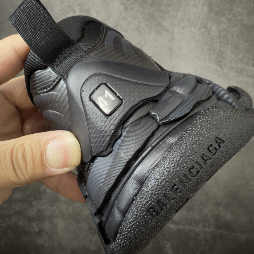 图片[2]-【XA版本】Balenciaga巴黎世家 Triple S .2 厚底系带 低帮 老爹鞋 Balenciaga是由被誉为代表二十世纪的伟大天才设计师 CristobalBalenciaga 创立的，在品牌创立的大半个世纪以来，巴黎世家一直以时尚、典雅闻名于时装界，它的主题产品有女士和男士提包、机车包、鞋子和时装，在15年王大仁卸任品牌设计师后，品牌的风格发生了翻天覆地的变化，凭借着人气超高的街头风T恤、老爹鞋等迅速霸屏各大时装周和时尚圈 货号：865849WTRS21011 尺码：35 36 37 38 39 40 41 42 43 44 45 46-选品中心