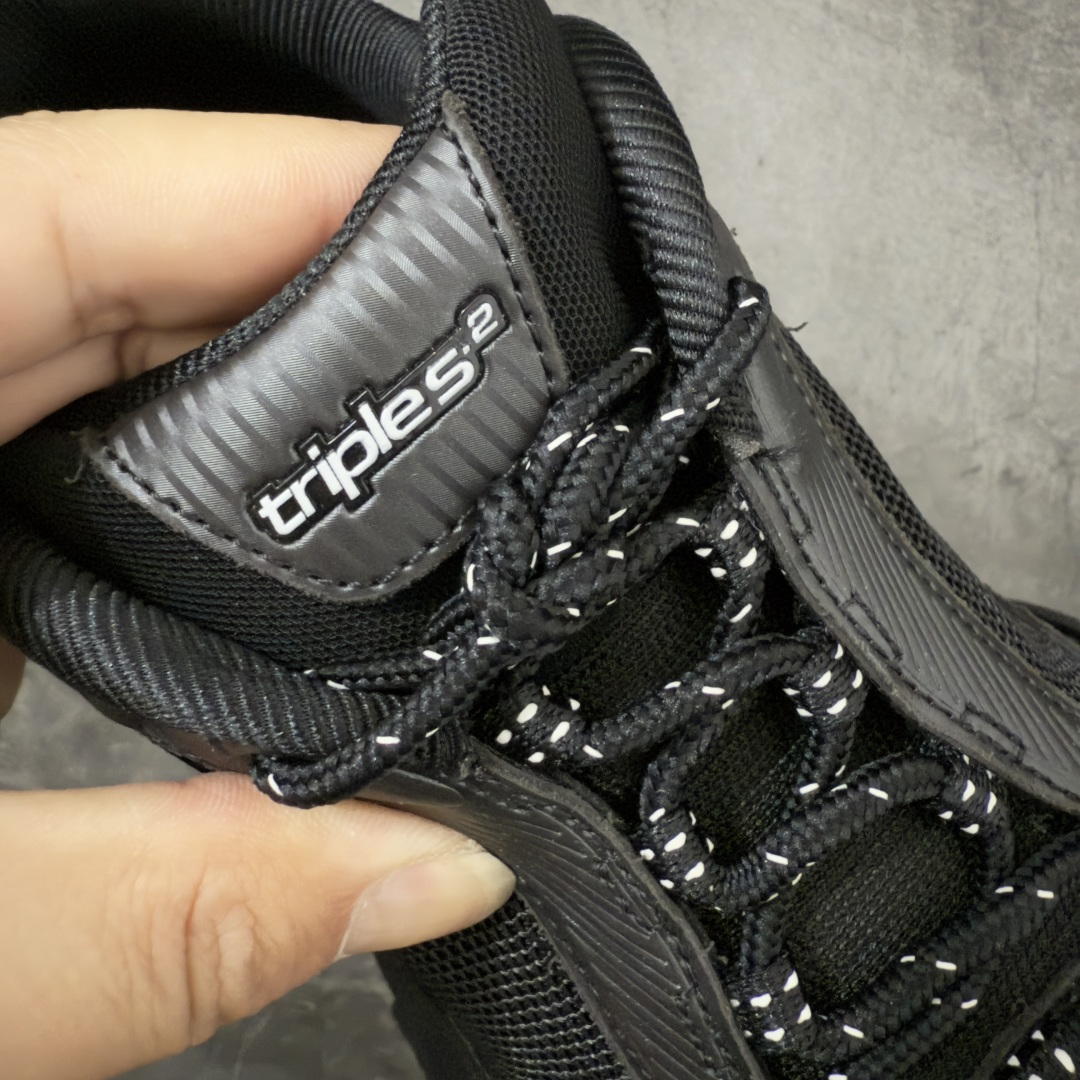 图片[6]-【XA版本】Balenciaga巴黎世家 Triple S .2 厚底系带 低帮 老爹鞋 Balenciaga是由被誉为代表二十世纪的伟大天才设计师 CristobalBalenciaga 创立的，在品牌创立的大半个世纪以来，巴黎世家一直以时尚、典雅闻名于时装界，它的主题产品有女士和男士提包、机车包、鞋子和时装，在15年王大仁卸任品牌设计师后，品牌的风格发生了翻天覆地的变化，凭借着人气超高的街头风T恤、老爹鞋等迅速霸屏各大时装周和时尚圈 货号：865849WTRS21011 尺码：35 36 37 38 39 40 41 42 43 44 45 46-选品中心