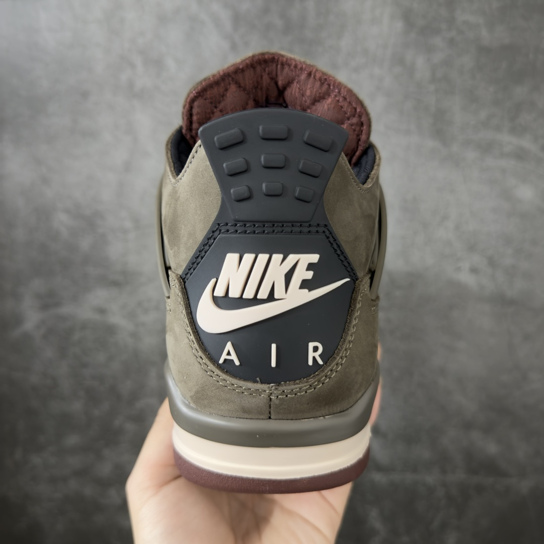 图片[4]-【GX版】A Ma Maniére x Air Jordan 4 Retro SP \”Dark Mocha\” AMM x AJ4 中帮 联名棕色 AJ4 乔丹4代 aj4 乔4 中邦 联名摩卡棕 乔丹篮球鞋系列 鞋身以暗摩卡棕为主调，全鞋覆盖细腻的麂皮材质，看起来质感十足。酒红、藕紫的撞色点缀超有层次感，鞋侧网格还带暗纹光泽，藕紫色鞋带扣更是点睛之笔。细节上依然很\”AMM\”——鞋舌绣有Jumpxman Logo标志和AMM经典的\”A\”字Logo和\”Flight\”字样；内衬是A Ma Manierec标志性的棕褐色缎面菱格纹绗缝，后跟点缀Nike Air标识，复古奢华风拉满！中底是淡紫、酒红与米白的分层设计，还嵌着透明Air Max气垫，外底则选用红棕色橡胶收尾，整体低调但层次丰富。鞋盒更是惊喜，黑色盒身搭配艺术人像印花，仪式感拉满。 货号：IF3102-200（2025.12.19发售） 尺码： 40 40.5 41 42 42.5 43 44 44.5 45 46 47.5 48.5-选品中心