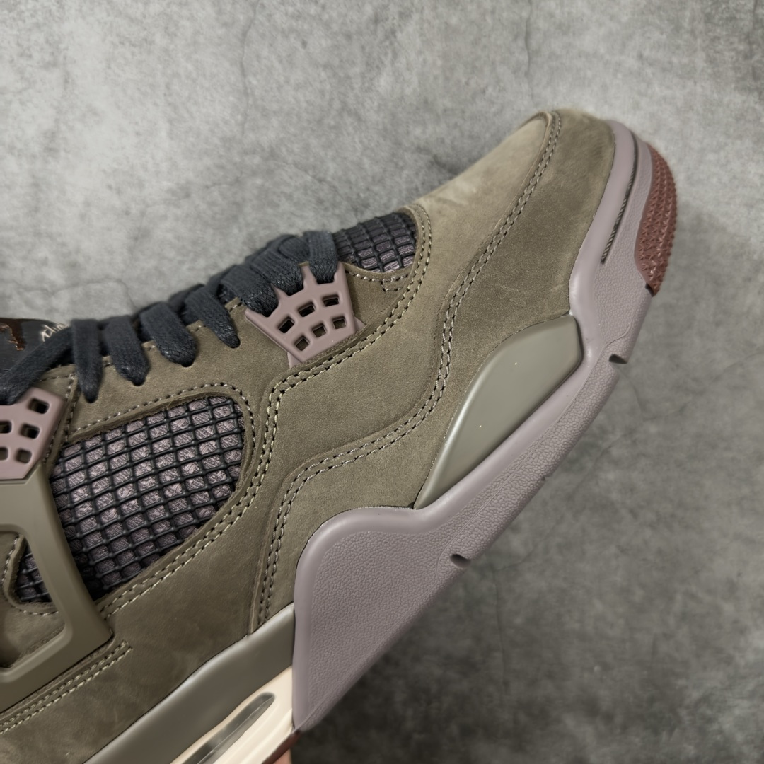 图片[6]-【GX版】A Ma Maniére x Air Jordan 4 Retro SP \”Dark Mocha\” AMM x AJ4 中帮 联名棕色 AJ4 乔丹4代 aj4 乔4 中邦 联名摩卡棕 乔丹篮球鞋系列 鞋身以暗摩卡棕为主调，全鞋覆盖细腻的麂皮材质，看起来质感十足。酒红、藕紫的撞色点缀超有层次感，鞋侧网格还带暗纹光泽，藕紫色鞋带扣更是点睛之笔。细节上依然很\”AMM\”——鞋舌绣有Jumpxman Logo标志和AMM经典的\”A\”字Logo和\”Flight\”字样；内衬是A Ma Manierec标志性的棕褐色缎面菱格纹绗缝，后跟点缀Nike Air标识，复古奢华风拉满！中底是淡紫、酒红与米白的分层设计，还嵌着透明Air Max气垫，外底则选用红棕色橡胶收尾，整体低调但层次丰富。鞋盒更是惊喜，黑色盒身搭配艺术人像印花，仪式感拉满。 货号：IF3102-200（2025.12.19发售） 尺码： 40 40.5 41 42 42.5 43 44 44.5 45 46 47.5 48.5-选品中心
