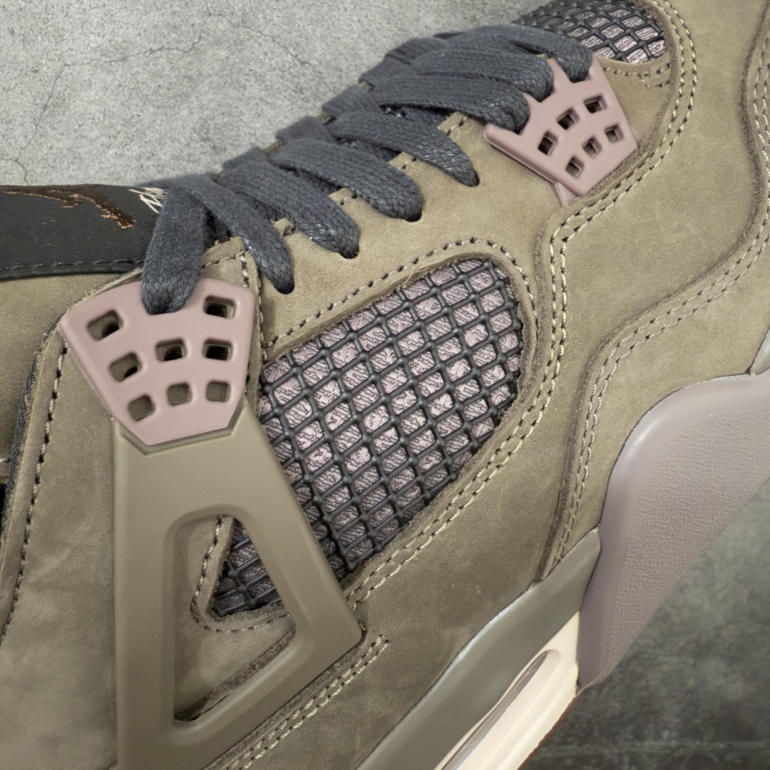 图片[4]-【GX版】A Ma Maniére x Air Jordan 4 Retro SP \”Dark Mocha\” AMM x AJ4 中帮 联名棕色 AJ4 乔丹4代 aj4 乔4 中邦 联名摩卡棕 乔丹篮球鞋系列 鞋身以暗摩卡棕为主调，全鞋覆盖细腻的麂皮材质，看起来质感十足。酒红、藕紫的撞色点缀超有层次感，鞋侧网格还带暗纹光泽，藕紫色鞋带扣更是点睛之笔。细节上依然很\”AMM\”——鞋舌绣有Jumpxman Logo标志和AMM经典的\”A\”字Logo和\”Flight\”字样；内衬是A Ma Manierec标志性的棕褐色缎面菱格纹绗缝，后跟点缀Nike Air标识，复古奢华风拉满！中底是淡紫、酒红与米白的分层设计，还嵌着透明Air Max气垫，外底则选用红棕色橡胶收尾，整体低调但层次丰富。鞋盒更是惊喜，黑色盒身搭配艺术人像印花，仪式感拉满。 货号：IF3102-200（2025.12.19发售） 尺码： 40 40.5 41 42 42.5 43 44 44.5 45 46 47.5 48.5-选品中心