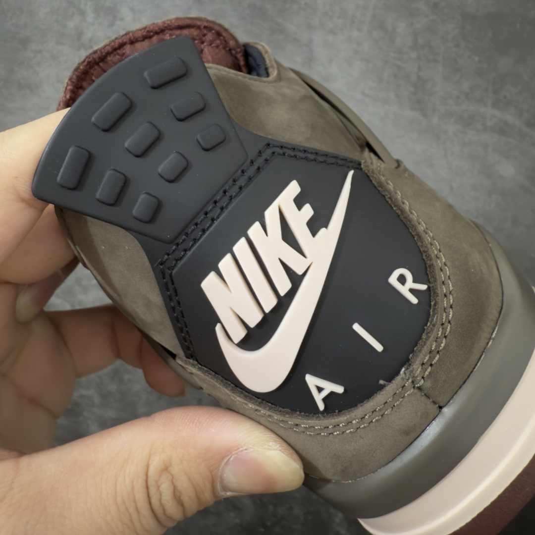 图片[2]-【GX版】A Ma Maniére x Air Jordan 4 Retro SP \”Dark Mocha\” AMM x AJ4 中帮 联名棕色 AJ4 乔丹4代 aj4 乔4 中邦 联名摩卡棕 乔丹篮球鞋系列 鞋身以暗摩卡棕为主调，全鞋覆盖细腻的麂皮材质，看起来质感十足。酒红、藕紫的撞色点缀超有层次感，鞋侧网格还带暗纹光泽，藕紫色鞋带扣更是点睛之笔。细节上依然很\”AMM\”——鞋舌绣有Jumpxman Logo标志和AMM经典的\”A\”字Logo和\”Flight\”字样；内衬是A Ma Manierec标志性的棕褐色缎面菱格纹绗缝，后跟点缀Nike Air标识，复古奢华风拉满！中底是淡紫、酒红与米白的分层设计，还嵌着透明Air Max气垫，外底则选用红棕色橡胶收尾，整体低调但层次丰富。鞋盒更是惊喜，黑色盒身搭配艺术人像印花，仪式感拉满。 货号：IF3102-200（2025.12.19发售） 尺码： 40 40.5 41 42 42.5 43 44 44.5 45 46 47.5 48.5-选品中心