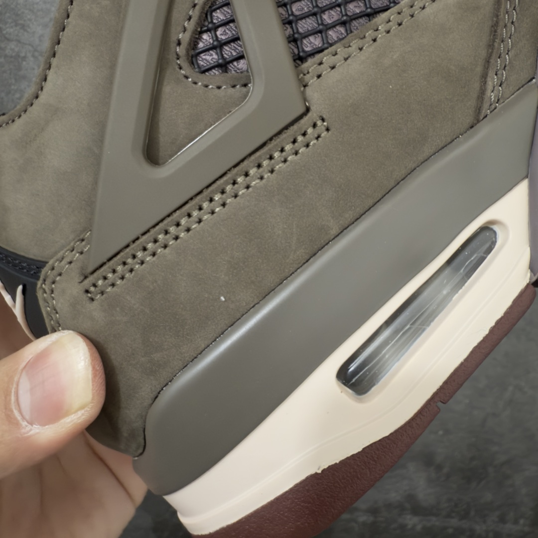 图片[3]-【GX版】A Ma Maniére x Air Jordan 4 Retro SP \”Dark Mocha\” AMM x AJ4 中帮 联名棕色 AJ4 乔丹4代 aj4 乔4 中邦 联名摩卡棕 乔丹篮球鞋系列 鞋身以暗摩卡棕为主调，全鞋覆盖细腻的麂皮材质，看起来质感十足。酒红、藕紫的撞色点缀超有层次感，鞋侧网格还带暗纹光泽，藕紫色鞋带扣更是点睛之笔。细节上依然很\”AMM\”——鞋舌绣有Jumpxman Logo标志和AMM经典的\”A\”字Logo和\”Flight\”字样；内衬是A Ma Manierec标志性的棕褐色缎面菱格纹绗缝，后跟点缀Nike Air标识，复古奢华风拉满！中底是淡紫、酒红与米白的分层设计，还嵌着透明Air Max气垫，外底则选用红棕色橡胶收尾，整体低调但层次丰富。鞋盒更是惊喜，黑色盒身搭配艺术人像印花，仪式感拉满。 货号：IF3102-200（2025.12.19发售） 尺码： 40 40.5 41 42 42.5 43 44 44.5 45 46 47.5 48.5-选品中心