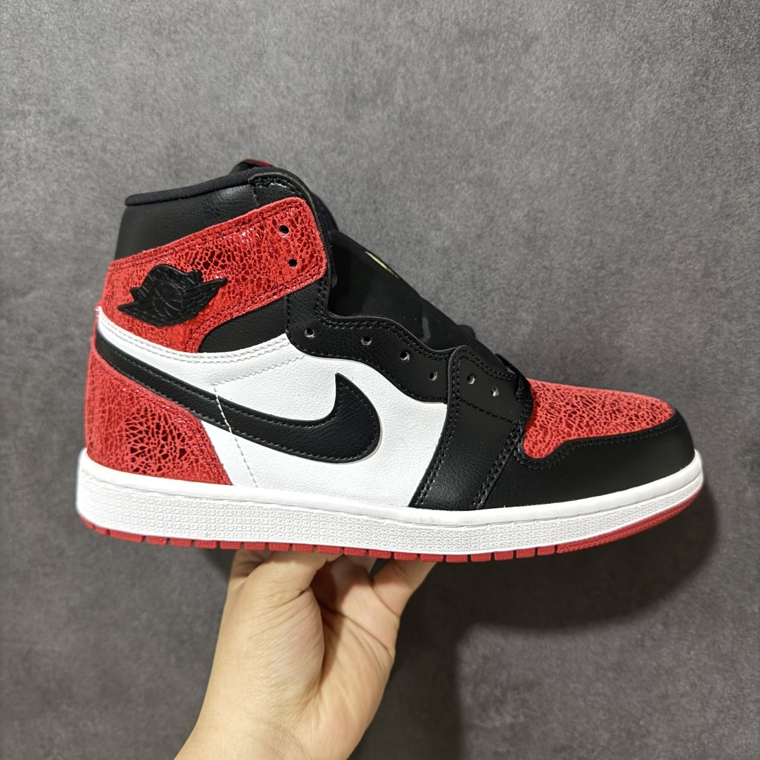 【H11版本】耐克Nike Air Jordan 1 Retro High OG AJ1代经典复古经典高帮百搭文化篮球鞋 FD2596-602 公司级真标半码制#原档案原数据开发版型#采用荔枝纹头层皮革鞋面材质#原厂立体填充鞋舌海绵#中底注胶孔及缜密中底拉帮工艺#原数据开发模具大底 尺码： 35.5 36 36.5 37.5 38 38.5 39 40 40.5 41 42 42.5 43 44 44.5 45 46 47.5 48.5 编码：H11B290300-选品中心
