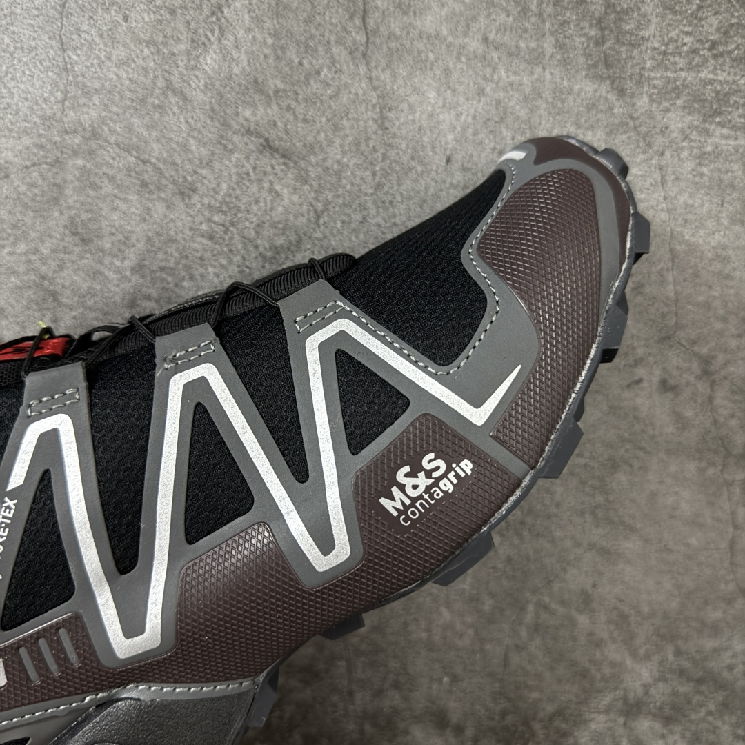 图片[6]-【纯原版本】萨洛蒙/Salomon Speed Cross 3 织物皮革低帮全能越野透气休闲运动鞋 476002 Salomon 正式推出全新概念鞋款 SPEEDCROSS 以侵略性设计与先锋户外美学融合 相互交织出纵横山野和城市间的跑鞋轮廓 由混合网眼织物与皮革打造鞋面 辅以皮革细节点缀增强视觉冲击 整体以爪痕式的鞋面纹路搭配流线型轮廓呈现 极具辨识度的夸张外大底设计 增高之余更适合城市生活环境的舒适防滑效果 功能性层面 鞋面 3D 开式网眼最大限度提供着用透气性 并注入合成材料为户外穿着带来极大的耐用和保护性 得益于 Salomon 多项上功能性科技 从中底到鞋带系统都为脚部提供了一个安全和舒适的贴合感 并在松散、柔软、崎岖和不平坦的地形环境带来卓越的抓地力 尺码：36-45含半码-莆田鞋