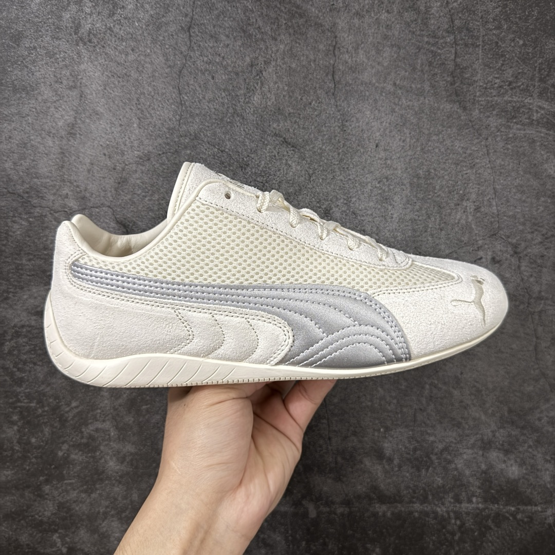 【渠道纯原版】Puma Speedcat OG Sparco 彪马罗马阿莫尔系列 复古运动休闲赛车跑鞋 403902 01 目前市场最优版本 无论是版型 细节 烫金走线 完全碾压市场任意版本 欢迎对比🆚 工厂耗时3个月开发 原装档案原数据纸版楦型 采用固色翻毛皮鞋面材质(正确二次成型\'猛帮\'成型工艺🆚区别市面版本!!) 外置原数据开发轻量耐磨橡胶大底💪🏻 全球知名运动品牌PUMA宝马赛车系列 融合了宝马车队的标志性配色 以趣味十足又前卫复古的设计引领潮流 将赛道精神融入街头时尚 开启前卫竞速之旅 主打前卫复古风 Roma鞋款的鞋侧以复古的流线造型 缀以宝马经典Logo 巧妙吸睛 而Speedcat鞋款以亮眼三色条纹元素缀以舒适鞋面 赋予了独特的个性美学 演绎赛车的无尽能量 尺码：35.5-45-选品中心