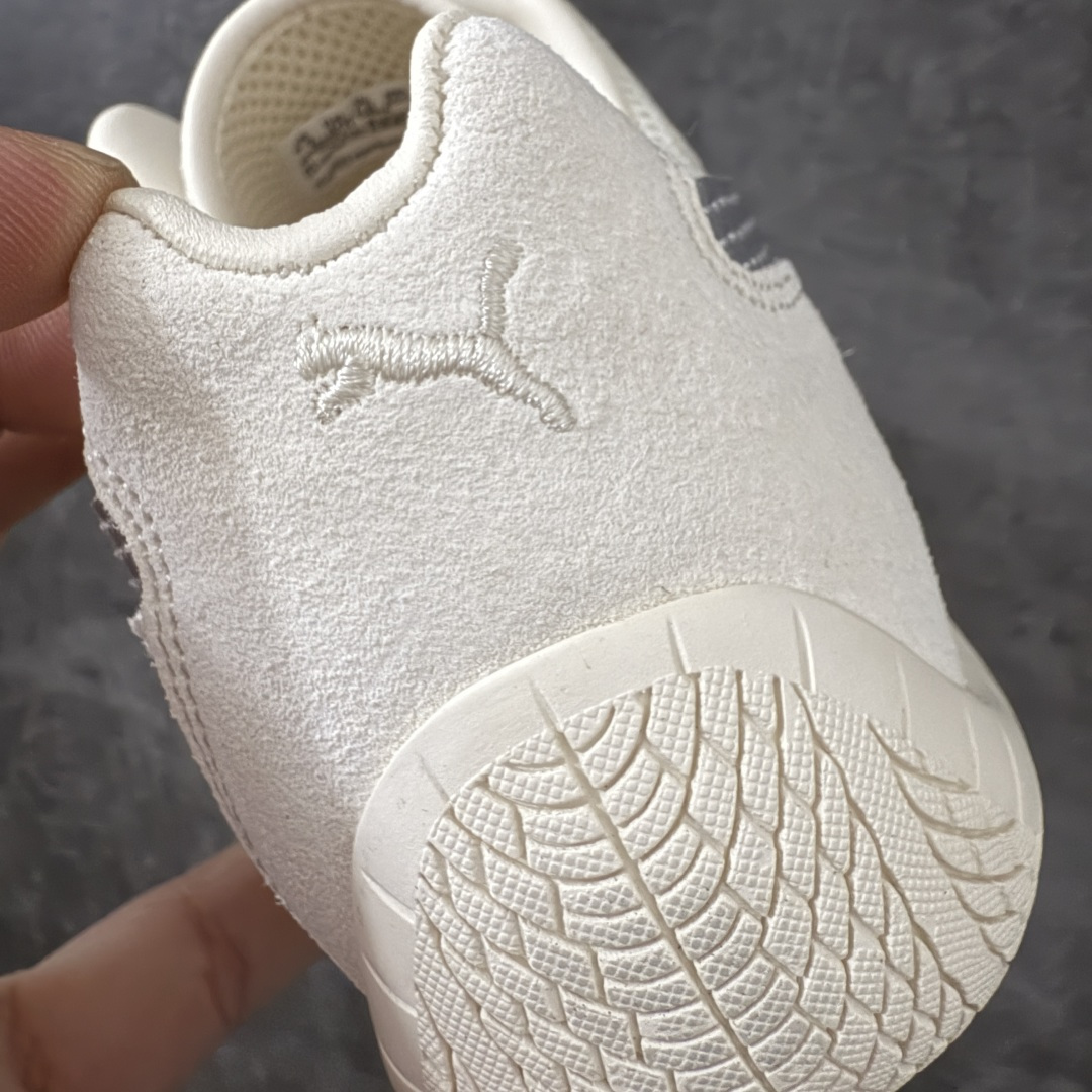 图片[2]-【渠道纯原版】Puma Speedcat OG Sparco 彪马罗马阿莫尔系列 复古运动休闲赛车跑鞋 403902 01 目前市场最优版本 无论是版型 细节 烫金走线 完全碾压市场任意版本 欢迎对比🆚 工厂耗时3个月开发 原装档案原数据纸版楦型 采用固色翻毛皮鞋面材质(正确二次成型\’猛帮\’成型工艺🆚区别市面版本!!) 外置原数据开发轻量耐磨橡胶大底💪🏻 全球知名运动品牌PUMA宝马赛车系列 融合了宝马车队的标志性配色 以趣味十足又前卫复古的设计引领潮流 将赛道精神融入街头时尚 开启前卫竞速之旅 主打前卫复古风 Roma鞋款的鞋侧以复古的流线造型 缀以宝马经典Logo 巧妙吸睛 而Speedcat鞋款以亮眼三色条纹元素缀以舒适鞋面 赋予了独特的个性美学 演绎赛车的无尽能量 尺码：35.5-45-选品中心