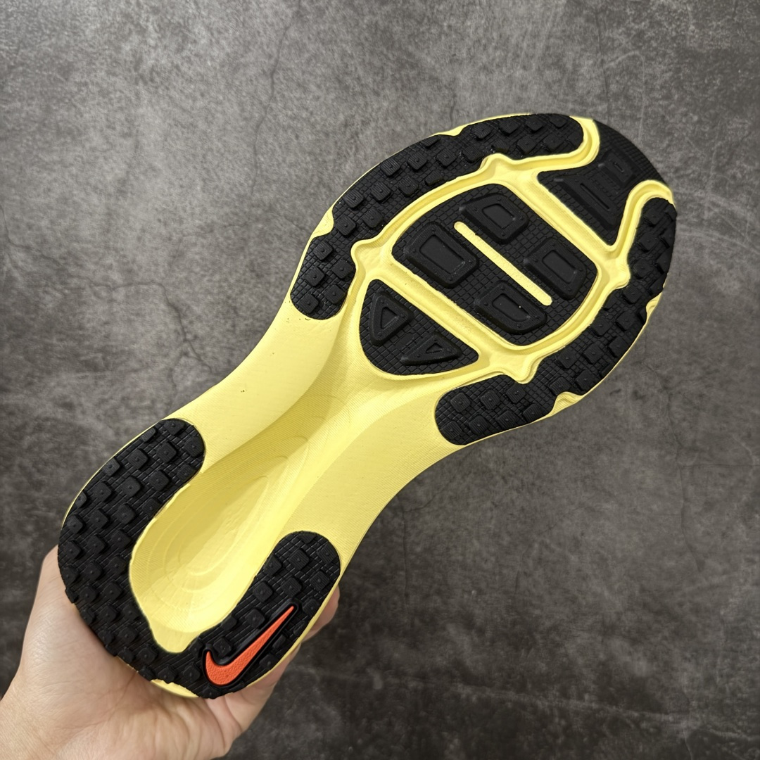图片[9]-【XE纯原】Nike Air Zoom Vomero 18 全新科技运动跑鞋IH3576-999    目前市场最强品质 原版购入开发 鞋面采用硅胶发泡立体印刷 分体式组合大底 上层超临界ZOOM X泡棉 下层一次ReactX泡棉 区别市场一体底 超高质检清洁度 一切材质配件均与原版一致 原楦原纸板开发 匹配原版98%以上 完美弧度版型 原厂鞋标 立体反光鞋盒标 鞋盒防撞海绵 高端玩家必推版本 高价零售必推版本 欢迎对比市面任意版本‼️ 这双鞋简直是时尚与科技的完美融合。 经典黑色鞋面，质感爆棚，搭配超亮眼的银色大勾子，瞬间成为街头焦点。不仅颜值在线，缓震性能更是一绝 不管是日常出街还是慢跑锻炼，都能给双脚极致舒适体验。  码数超全，36-46码任你选！别犹豫啦，穿上它，轻松走出潮流范，开启你的时尚运动新旅程！ 码段：39-46-选品中心
