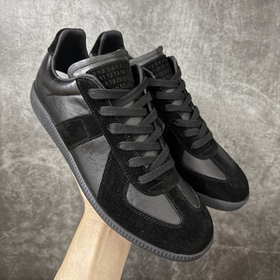 【顶级毒版】Maison Margiela MM6梅森马吉拉 Calfskin Replica 复古 德训 时尚板鞋 男女款 黑色 网红单品 高端外贸 平台零售专供批次 全头层软牛皮鞋面 头层羊皮内里 乳胶鞋垫 中底钢印 原版织唛 尺码：35-45 含半码-选品中心