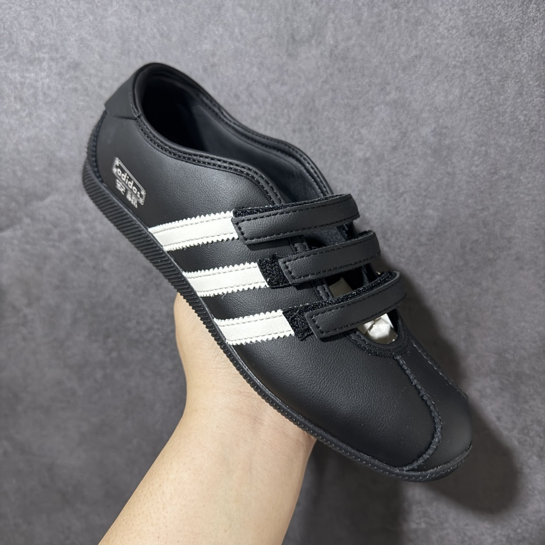 图片[3]-【公司级】adidas Originals ANFU MJ 玛丽珍鞋 这是一双融合复古德训与芭蕾玛丽珍风格的三叶草限定鞋款，以经典 T 头鞋型为基底，搭配魔术贴绑带与三条杠元素，既保留了德训鞋的复古街头感，又注入芭蕾风的温柔优雅。 货号：KH7638 尺码：35.5-42含半码-选品中心