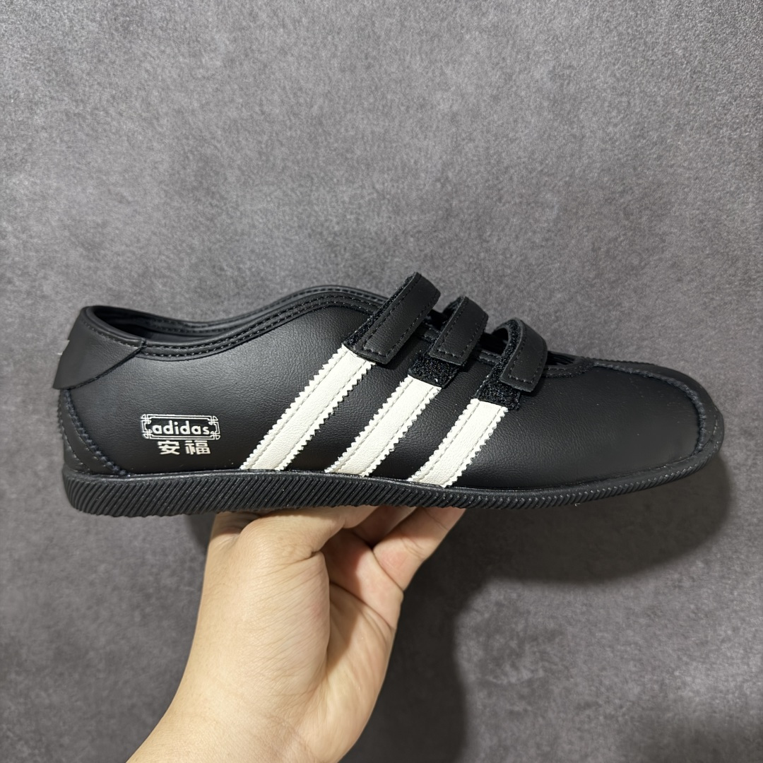 【公司级】adidas Originals ANFU MJ 玛丽珍鞋 这是一双融合复古德训与芭蕾玛丽珍风格的三叶草限定鞋款，以经典 T 头鞋型为基底，搭配魔术贴绑带与三条杠元素，既保留了德训鞋的复古街头感，又注入芭蕾风的温柔优雅。 货号：KH7638 尺码：35.5-42含半码-选品中心